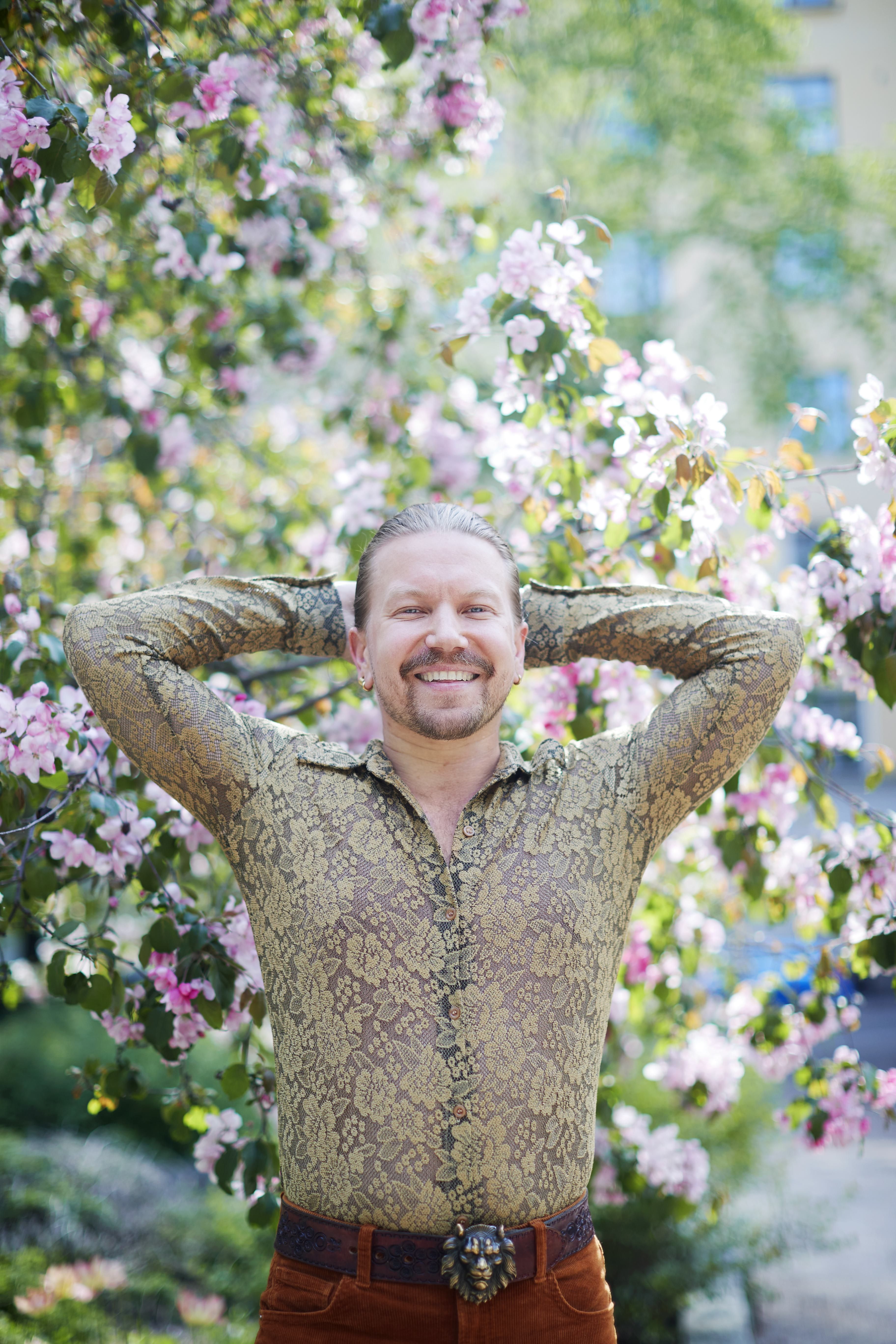 <macro_up> Arttu vietti hiljattain raitistumisensa kaksivuotispäivää.