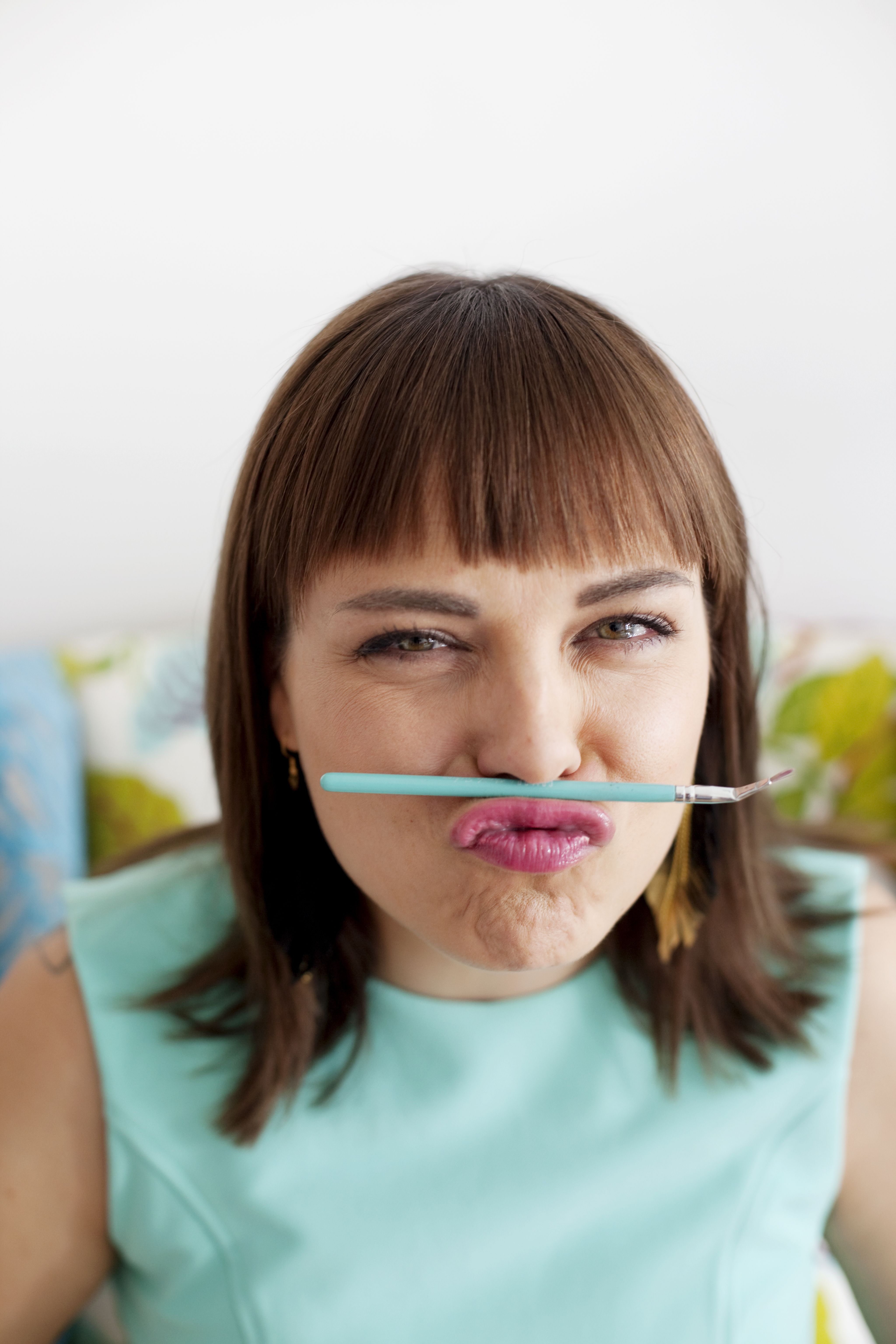 Mariela Sarkima tietää meikkivälineistä kaiken tietämisen arvoisen.