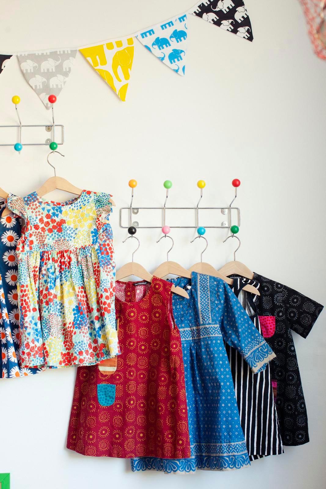 Ennen lapsia ihmettelin, kuinka joku raaskii tuhlata kalliisiin lastenvaatteisiin. Nykyään minulla on monista malleista sekä lasten että aikuisten koko.