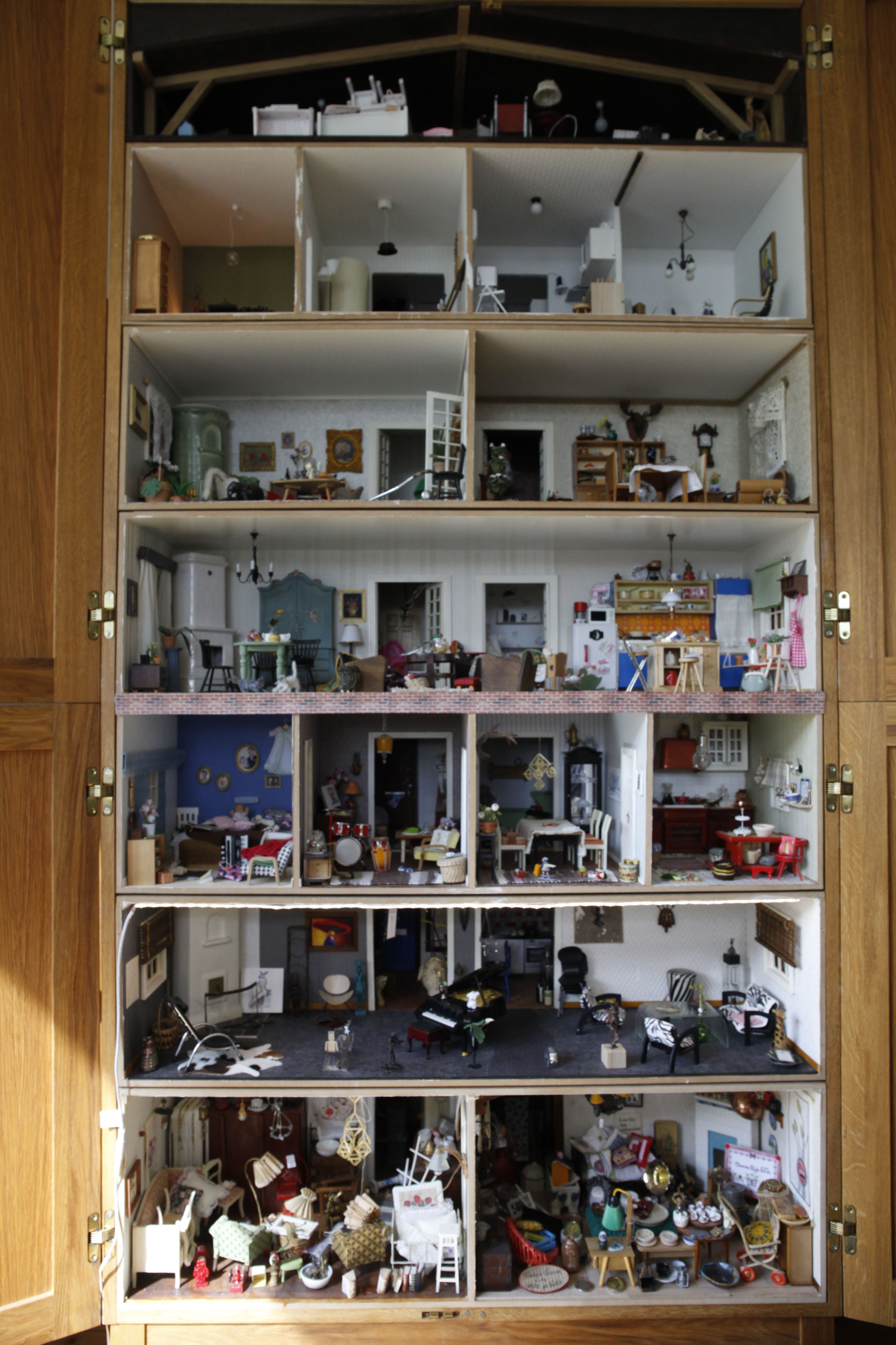 Tämä talo on täynnä asukkaita, vaikka heitä ei näy.