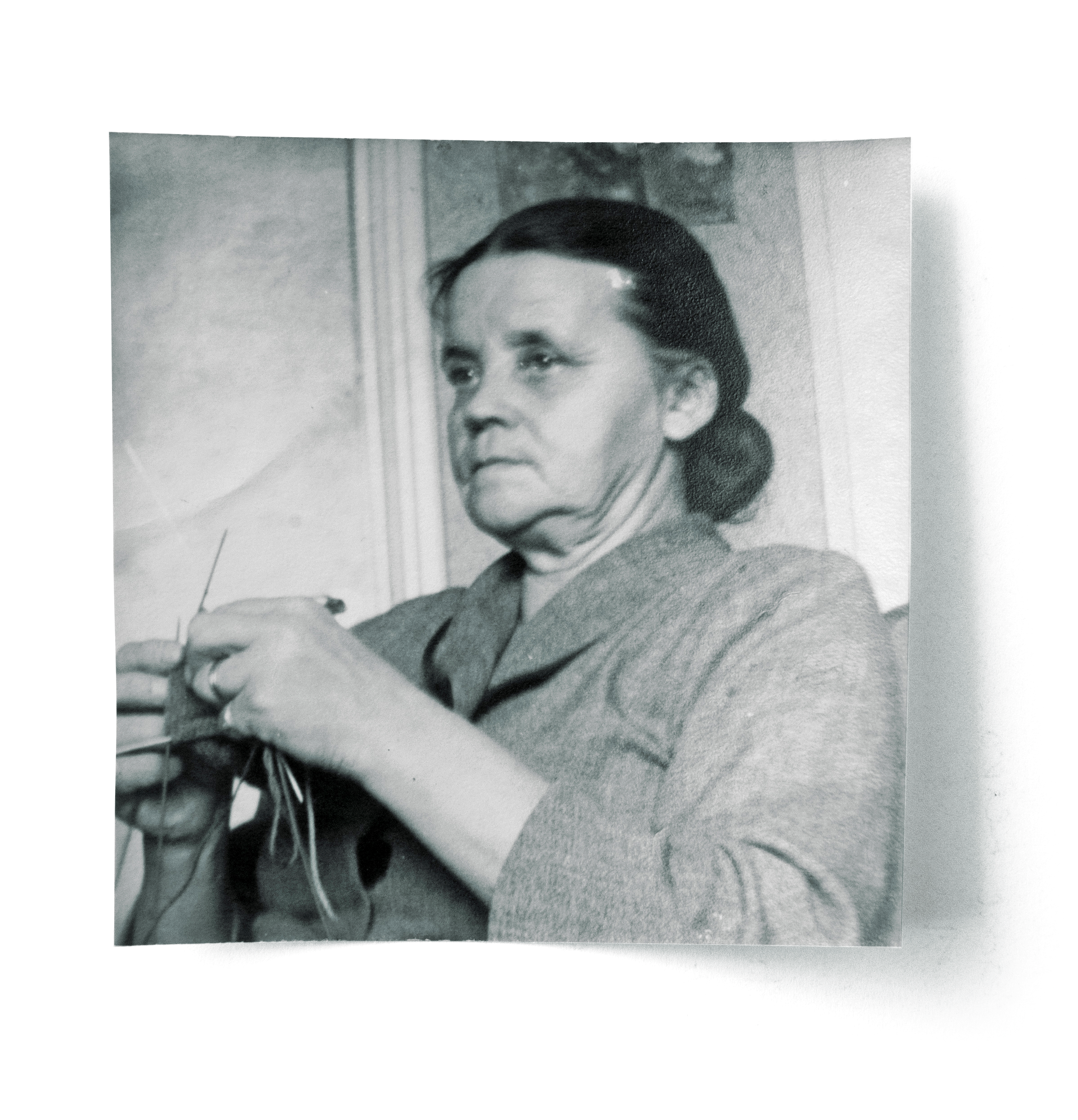 Aili Isomäki, Ailin biologinen äiti, jota Kerttu piti äitinään.