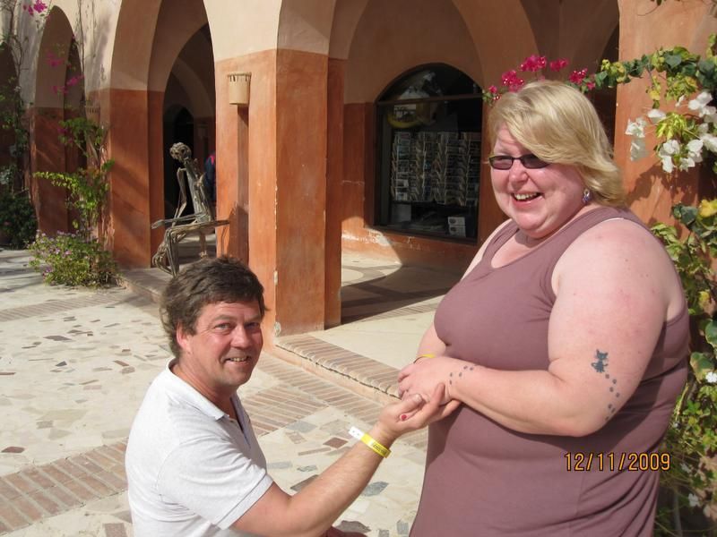 Onnelliset vastakihlautuneet El Gounassa. Vuosi on 2009.