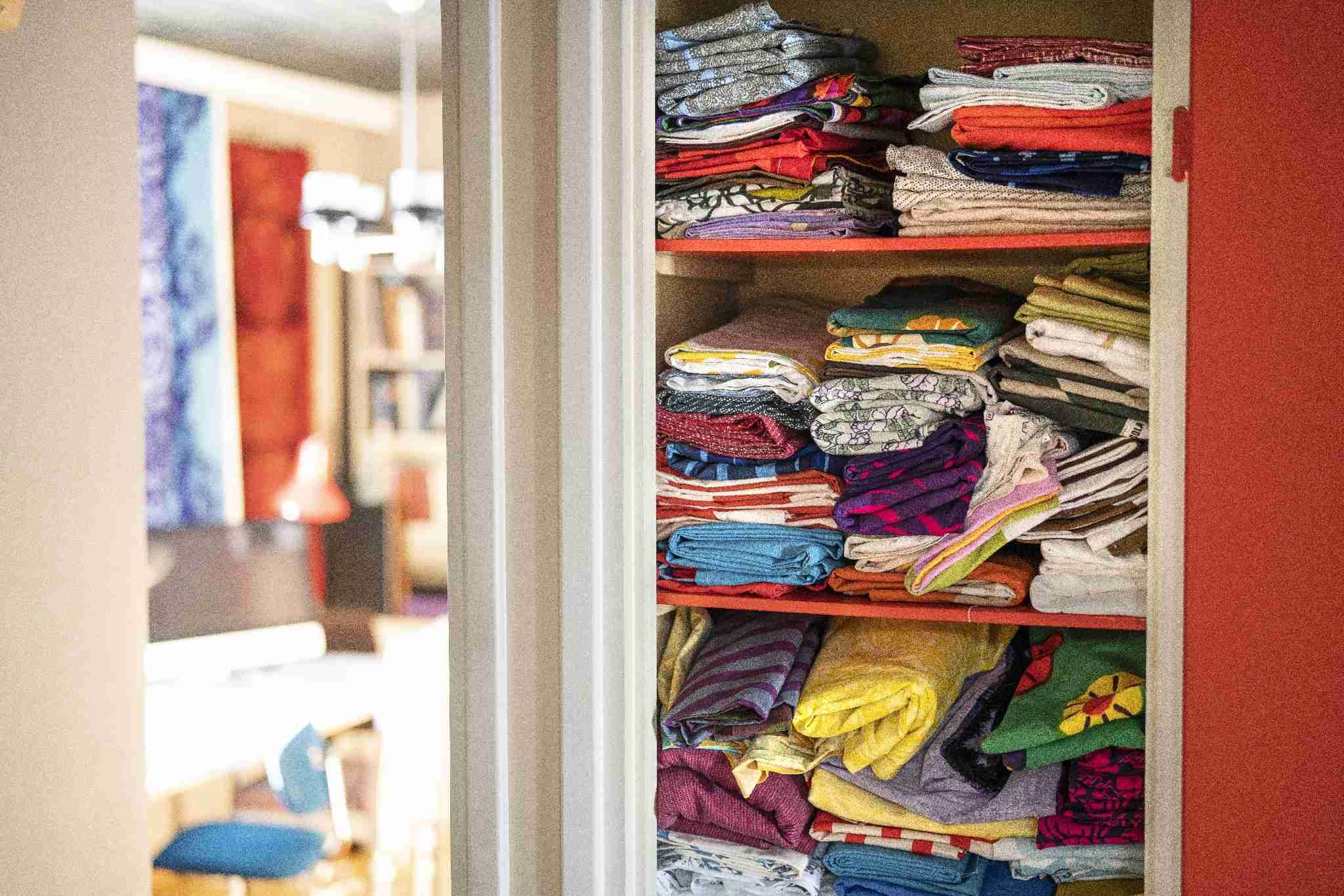 Joillekin kangas on pöytäliina, minä näen siinä Iivana Julman, venäläistä ornamenttitaidetta, poptaidetta tai modernistista lyriikkaa.