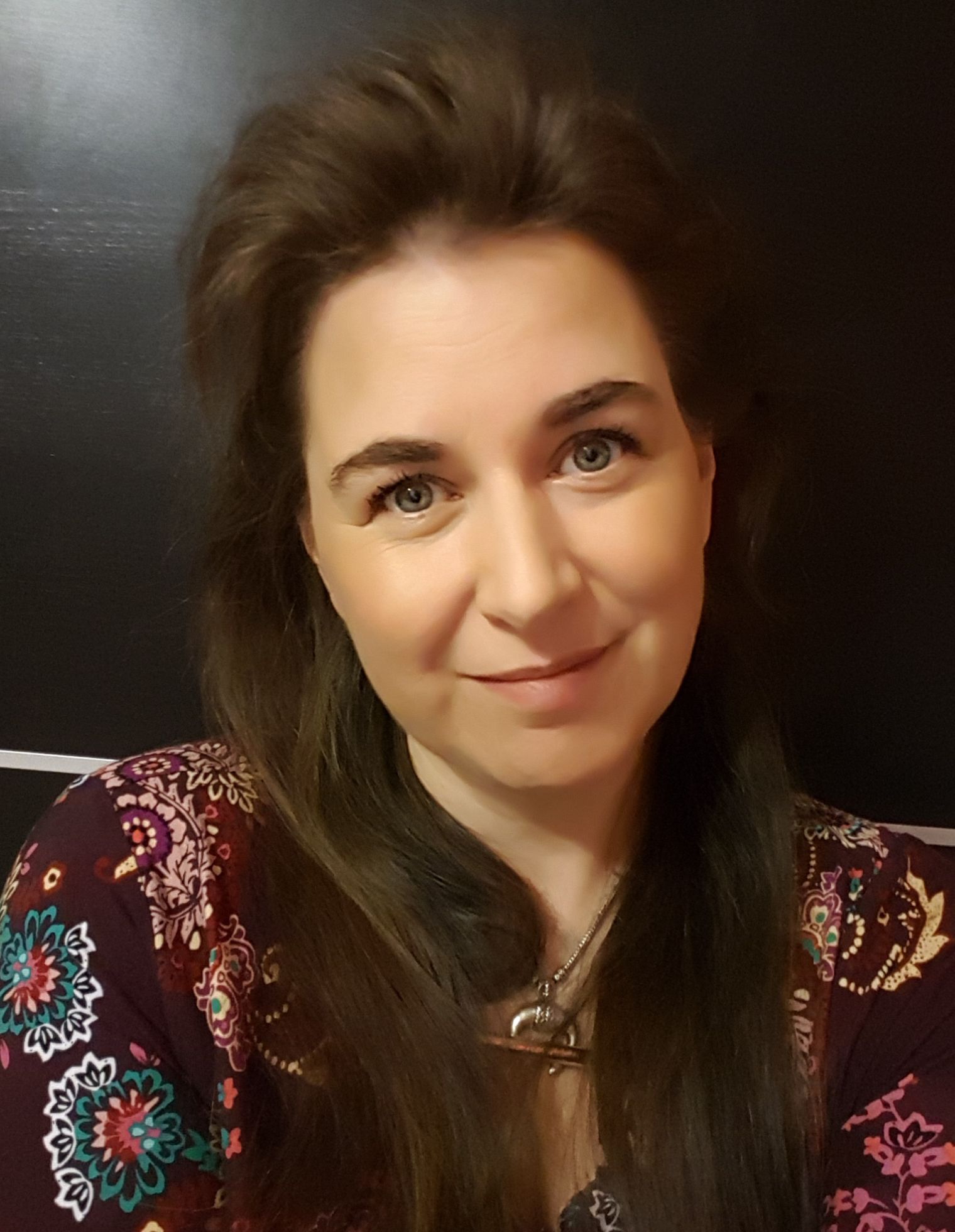 Maarit Kangasniemi rakastaa vuodenajoista eniten kevättä ja kesää. "Lasten kanssa ulkona touhuilu ilman kauheaa vaatteitten pynttäystä on ihan parasta", hän sanoo.