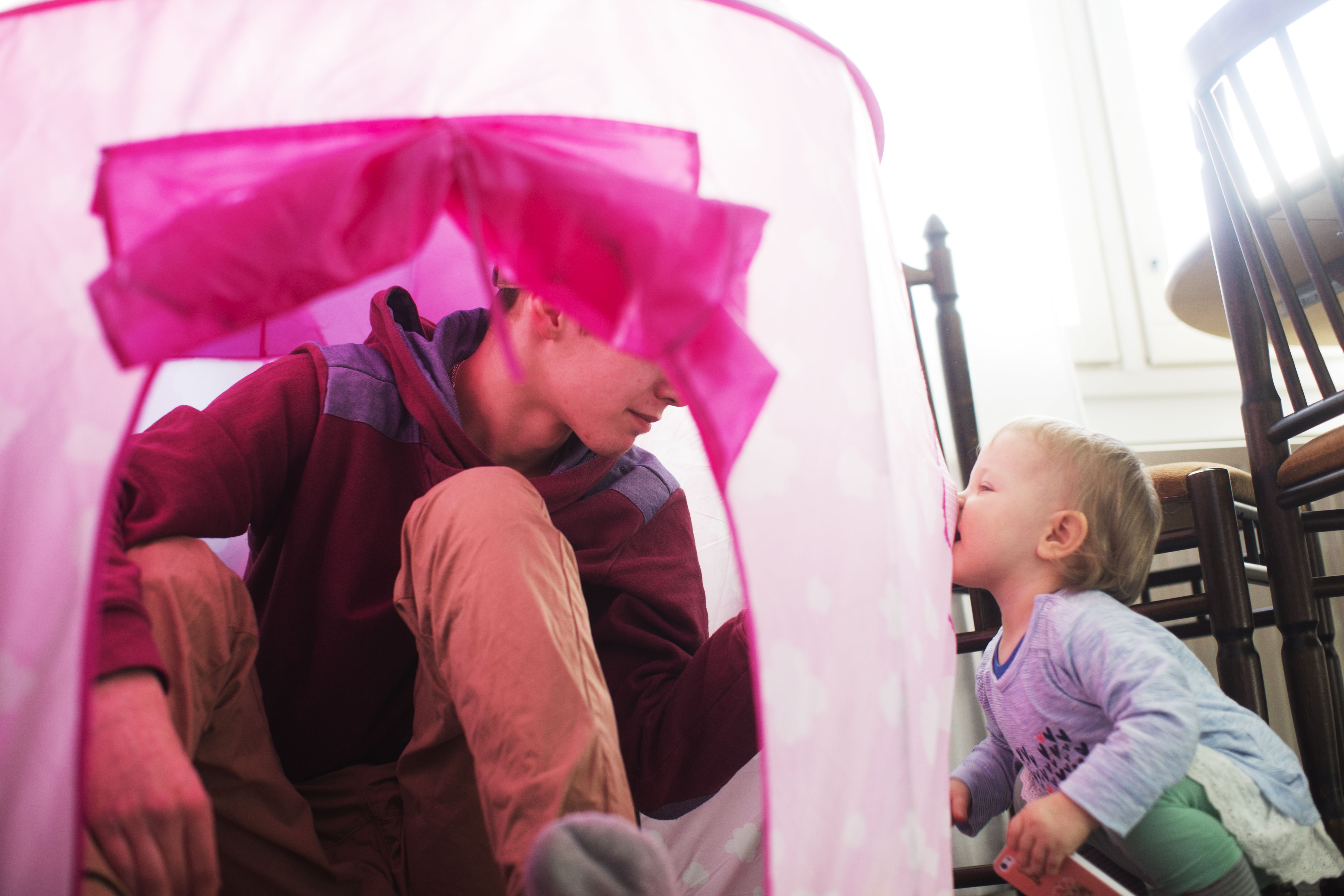 Jos Vanessaa pitäisi kuvata kolmella sanalla, sanoisin että hassu ja hauska ja iloinen.