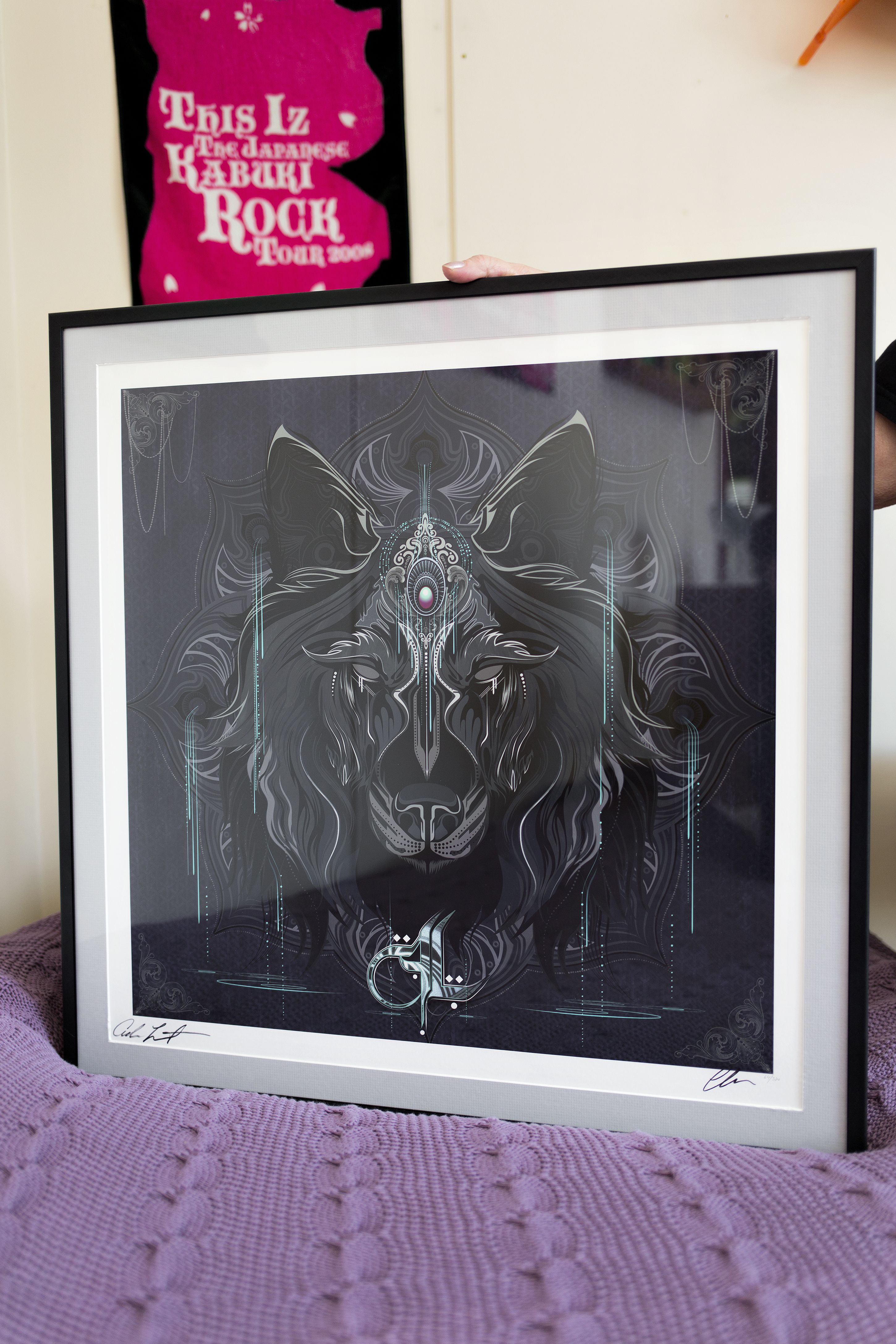 Tilasin Jenkeistä 'Aquarian Wolf' -printtikuvan. Sain grafiikkalehden 64/300. Siinä on taiteilijan ja Adamin nimikirjoitukset. Minusta se on hieno.