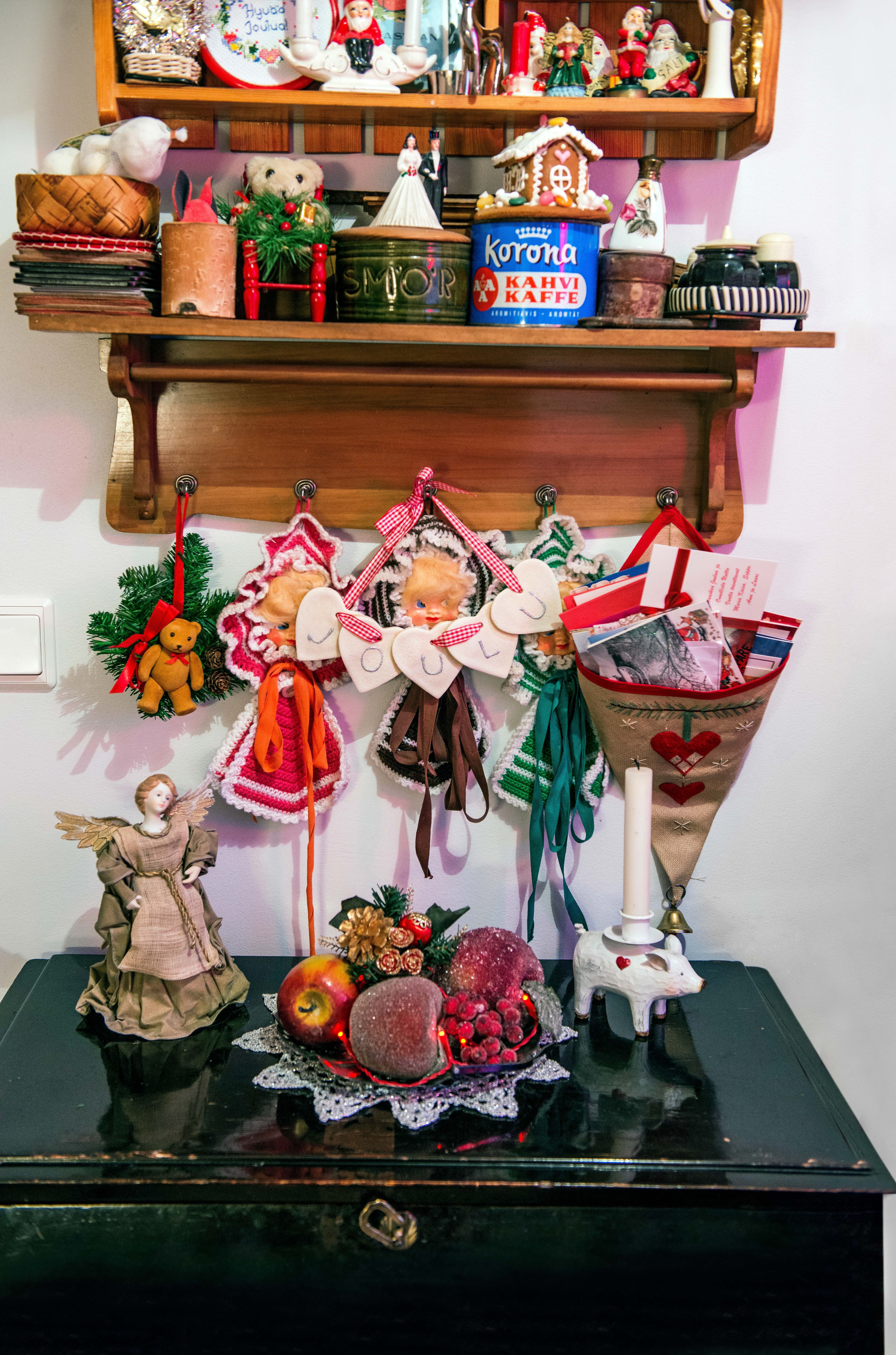 Joulu näkyy Siran koko kodissa. Keittiössäkin on oma jouluasetelma.