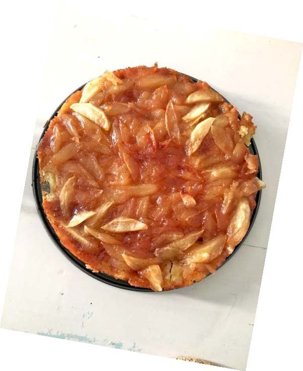 Puistoretken tulos oli omenapiirakka.