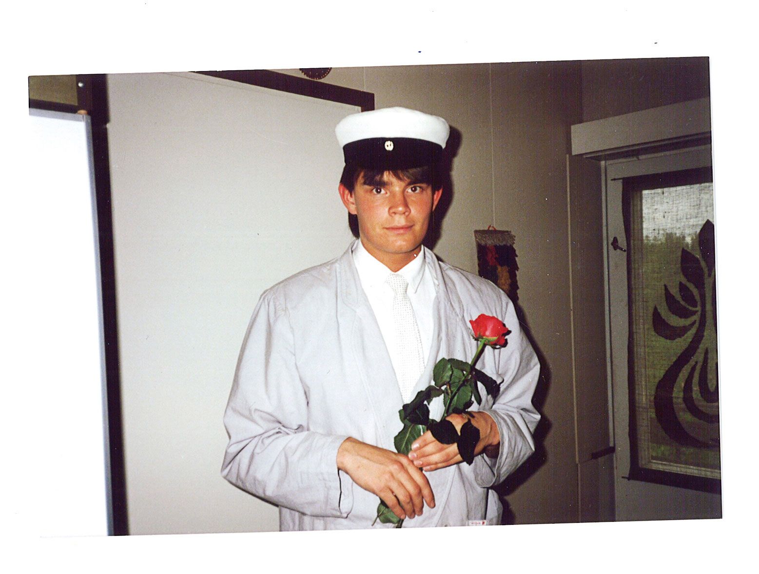 Kuuden ällän&nbsp;ylioppilas valmiina maailmalle vuonna 1985.