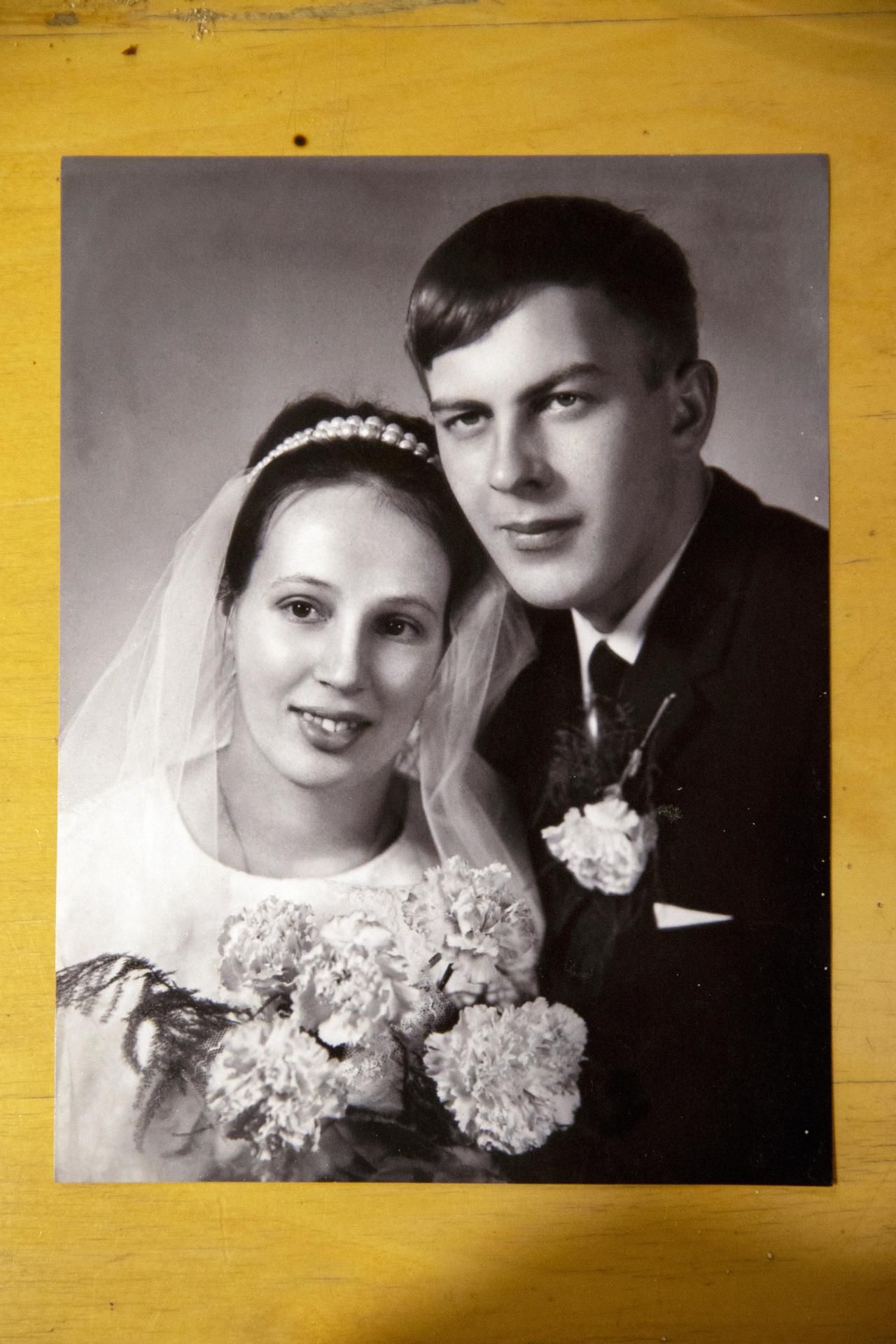 Bertta ja Seppo vihittiin tammikuussa 1967. He olivat 19- ja 21-vuotiaita ja toivoivat saavansa oman kodin ja lapsia.