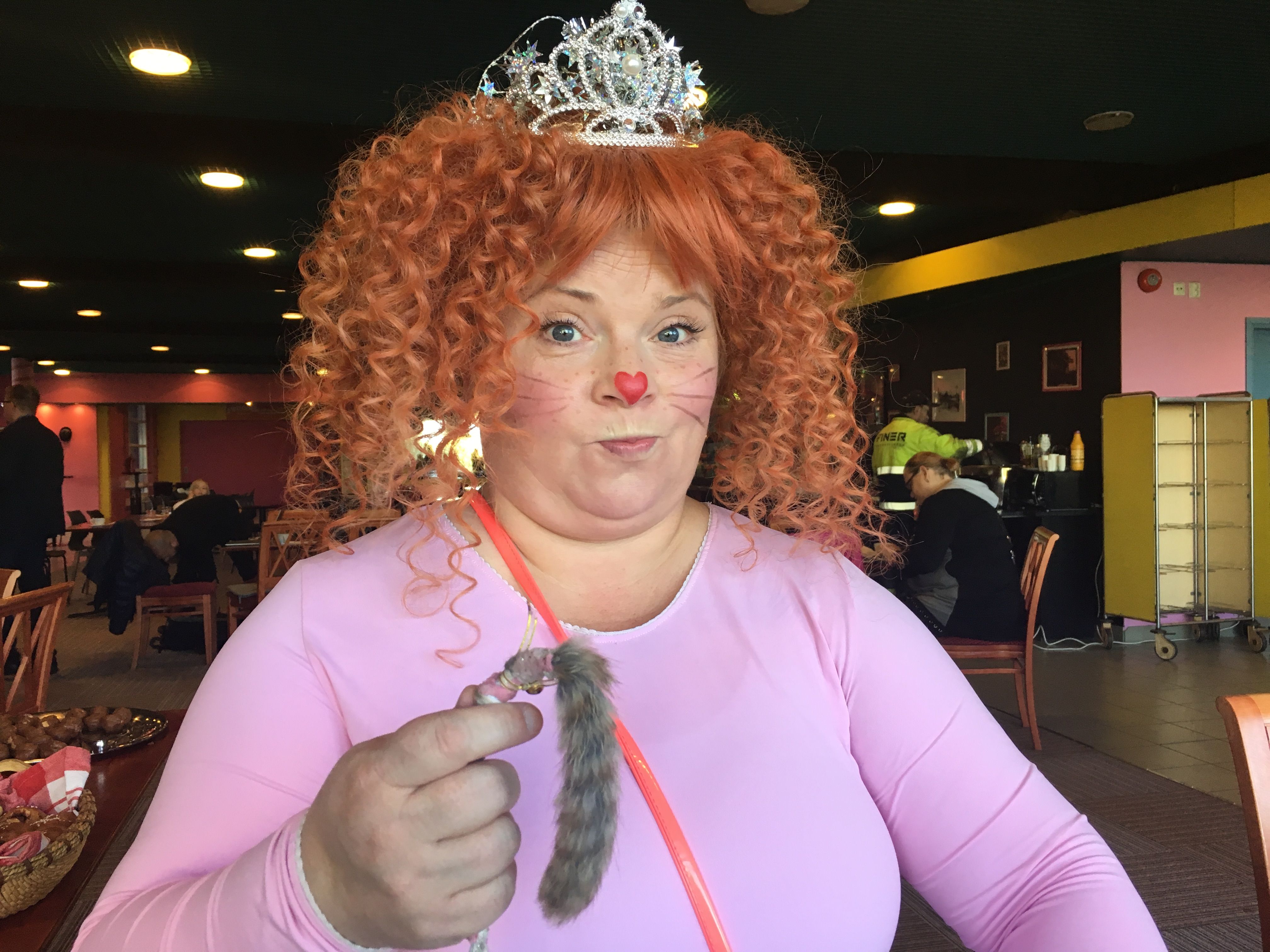 Tanhupallo on kirjoittanut joulupukille useaan otteeseen. Hän toivoo lahjaksi karvamadolle uusia uimahousuja. ”Välillä joulupukilta pitää muistaa kysyä, mitä hänelle kuuluu.”