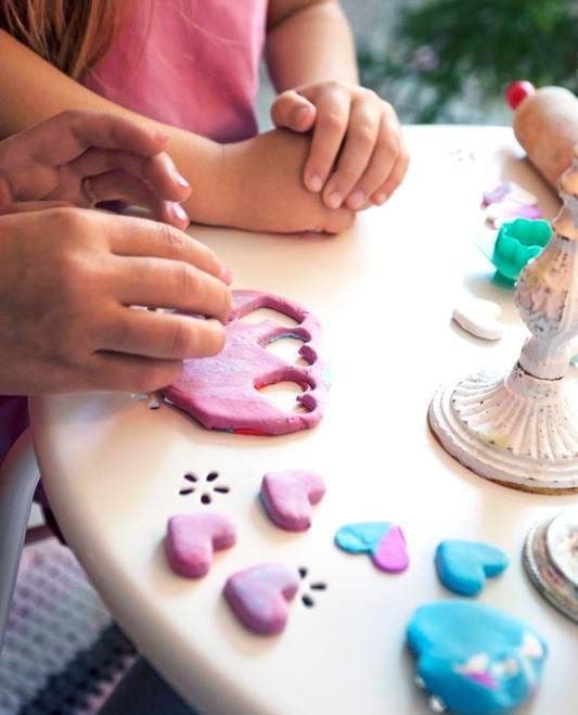 "Rakkaus tuntuu samalta, tuli lapsi perheeseen millä tavalla vain", Anni sanoo.