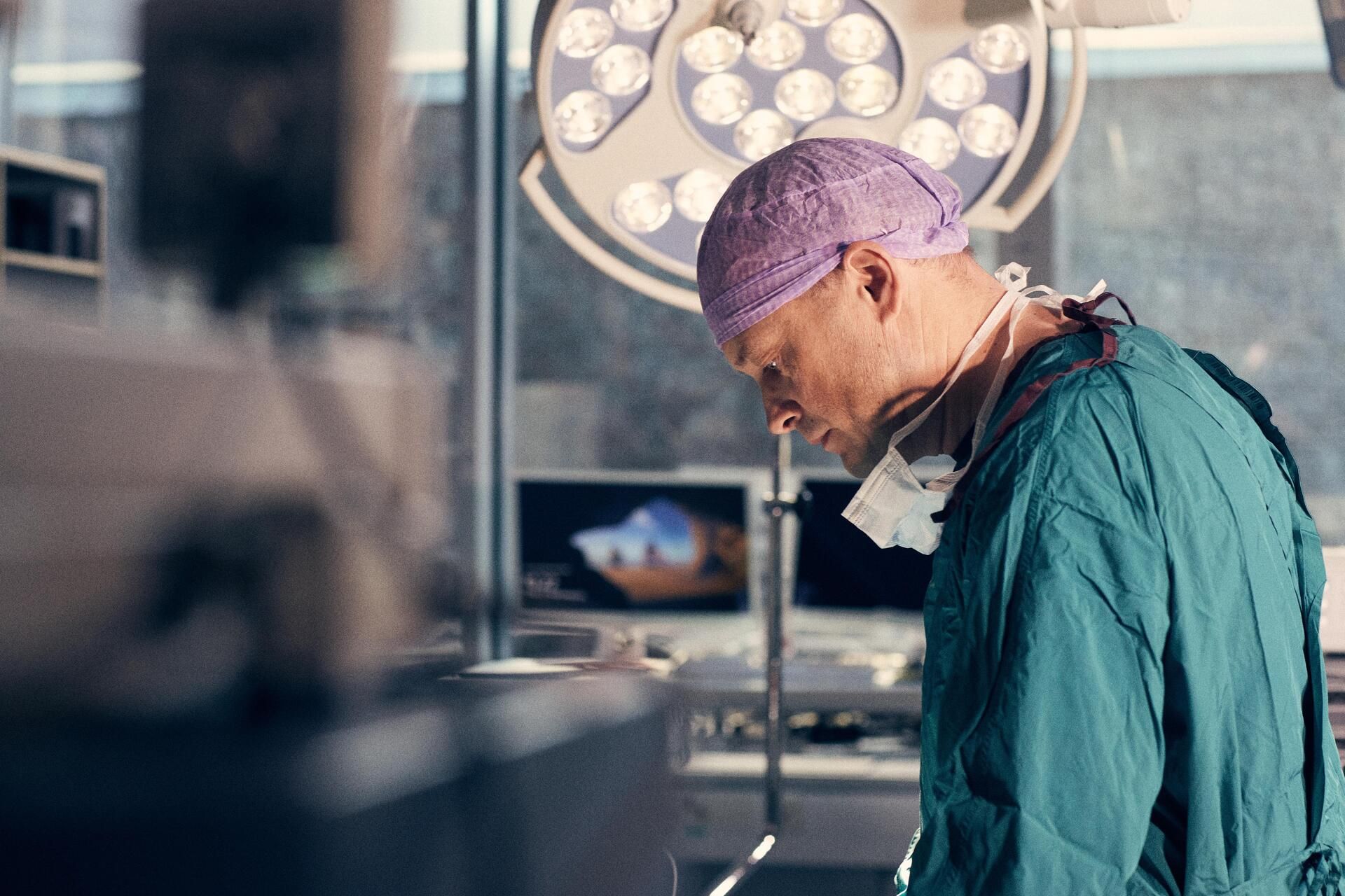 Kirugin työssä vaaditaan hermoja. Patrik Lassus ei hermostu oikeastaan koskaan. 