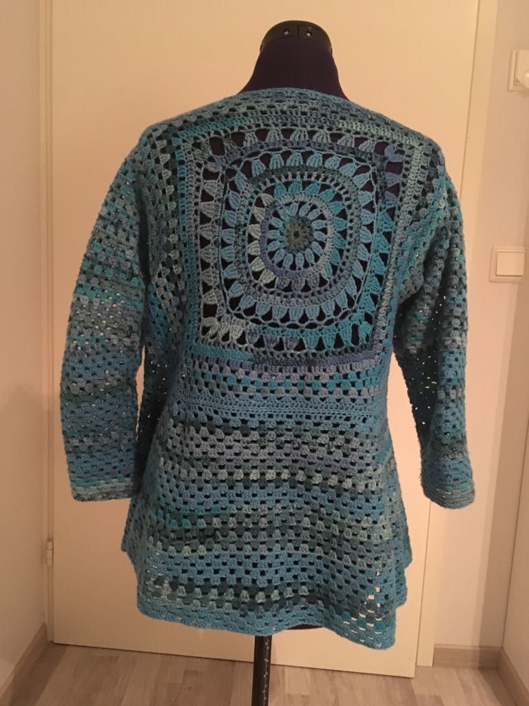 Kun Ylva oli nuori, parasta virkkausmusiikkia oli Hanoi Rocksin Up Around the Bend -kappale. ”Sen tahdissa sai virkattua nopeasti.”