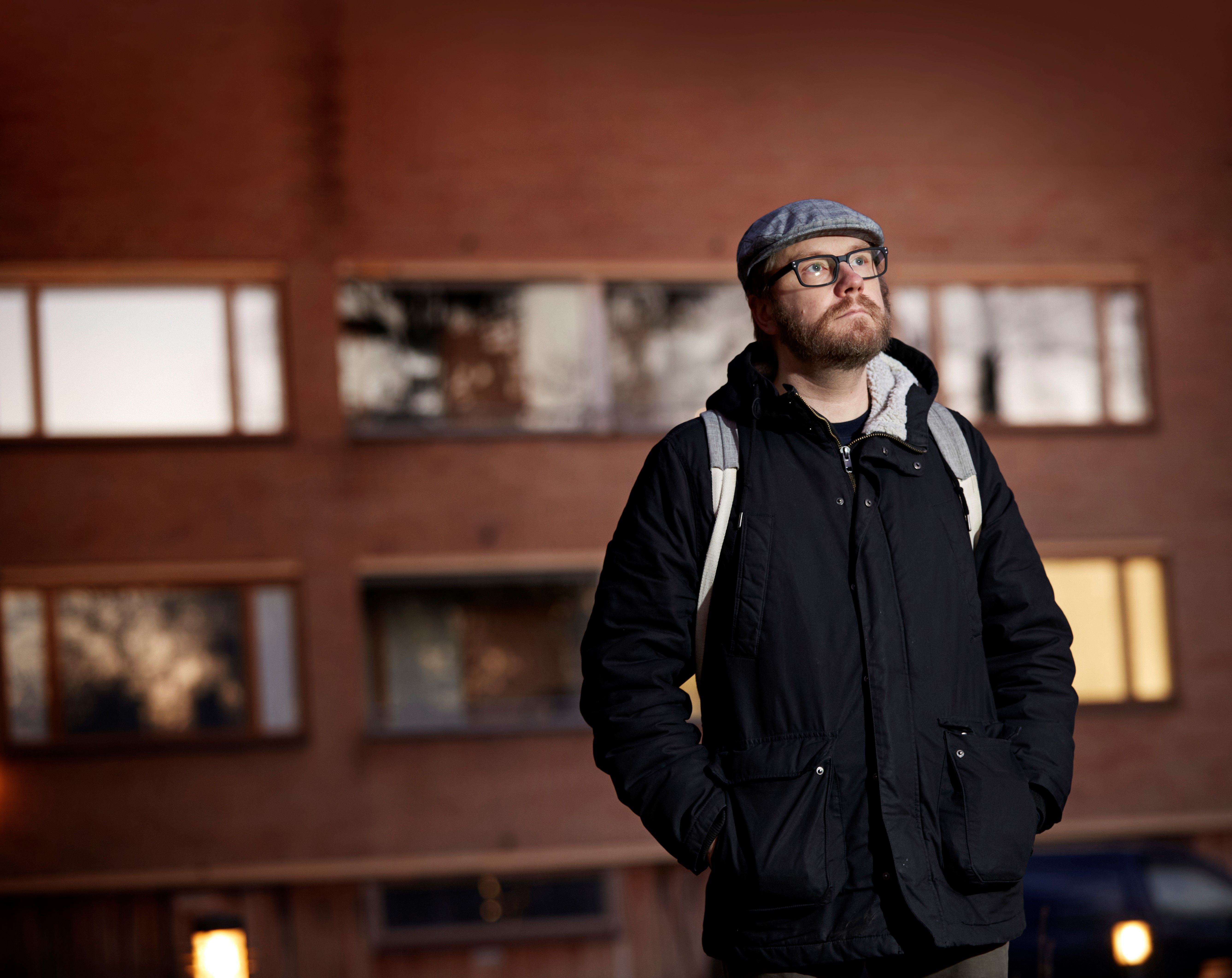 Matti miettii pitkään, kun häneltä kysyy, millainen veli Tuukka oli. Sitten hän vastaa: ”Tuukka oli karhea, mutta lämmin.”