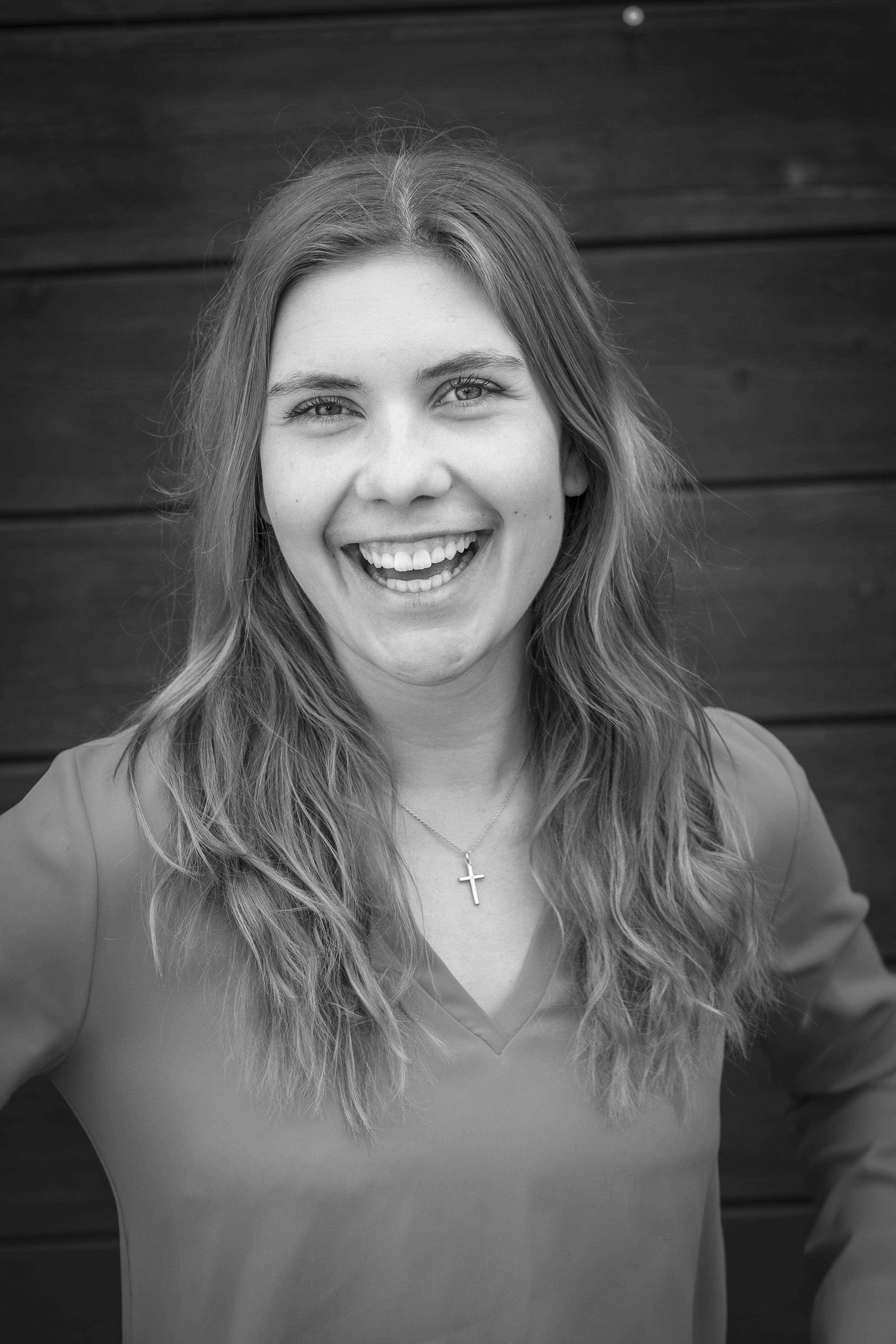 23-vuotias yrittäjä Kiisa Kemppainen vastaa Lappeenrannan Kehruuhuoneen ravintolatoiminnasta ja myynnistä. Hän rakastaa haaveilla miehensä kanssa lottovoitosta, ulkomaille muuttamisesta ja Euroopan-kiertomatkasta.