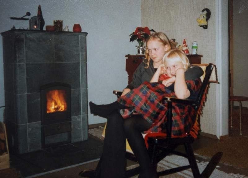 Perhe on aina ollut minulle tärkeä. Tässä siskon sylissä.