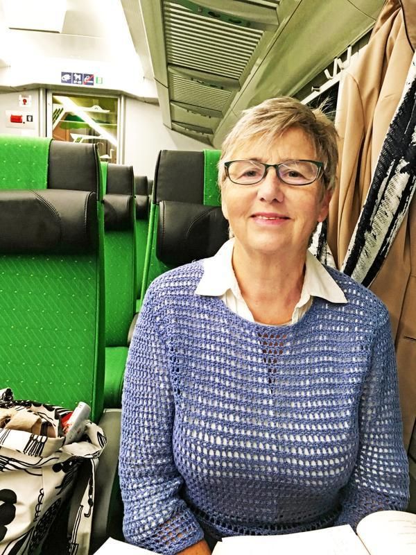 "Tein toissa päivänä omenasosetta, ja nelivuotias pojanpoikani istui koko ajan vieressä tiskipöydällä. Kerroin, että minullakin oli kerran samanlainen pieni poika, hänen isänsä. Tulin sanoneeksi, että ehkä hänestäkin joskus tulee isä. Poika vastasi: Minusta tulee maanviljelijä." Siv Lindholm, 70, eläkeläinen, Helsinki