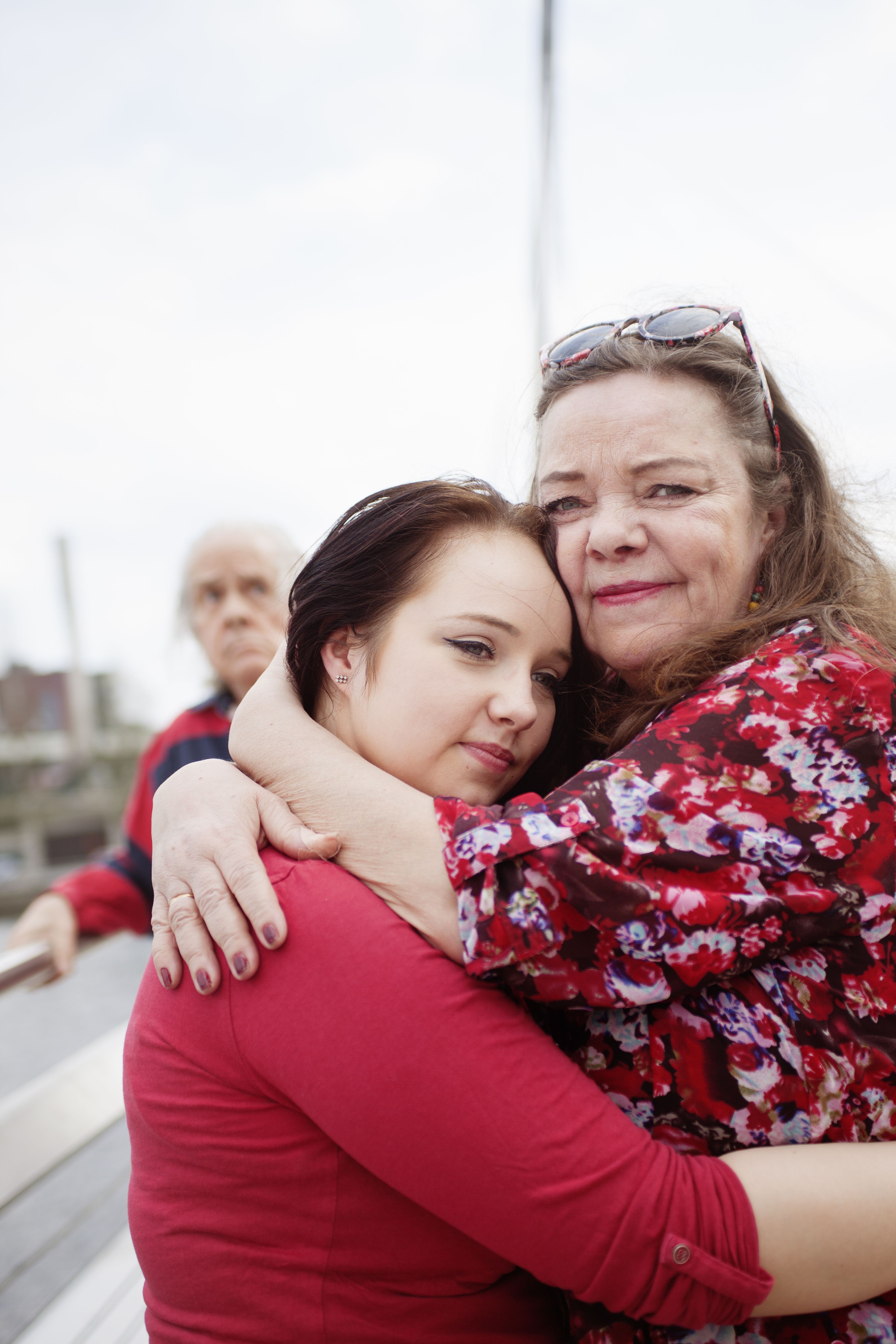 ”Kyllä siinä ajatukset pimenivät”, Joseppiina Kahiluoto kertoo hetkestä, jolloin sai kuulla isän Alzheimerista.