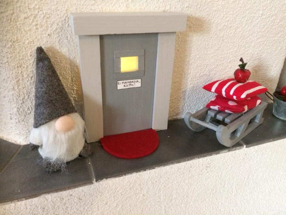 "Ihan itse tein, koska halusin oven taakse tunnelmallisen valon. Tunnelman kanssa tosin oli vähän niin ja näin, valaistus näyttää ehkä enemmän sairaalan leikkaussalilta." Tea Ikala