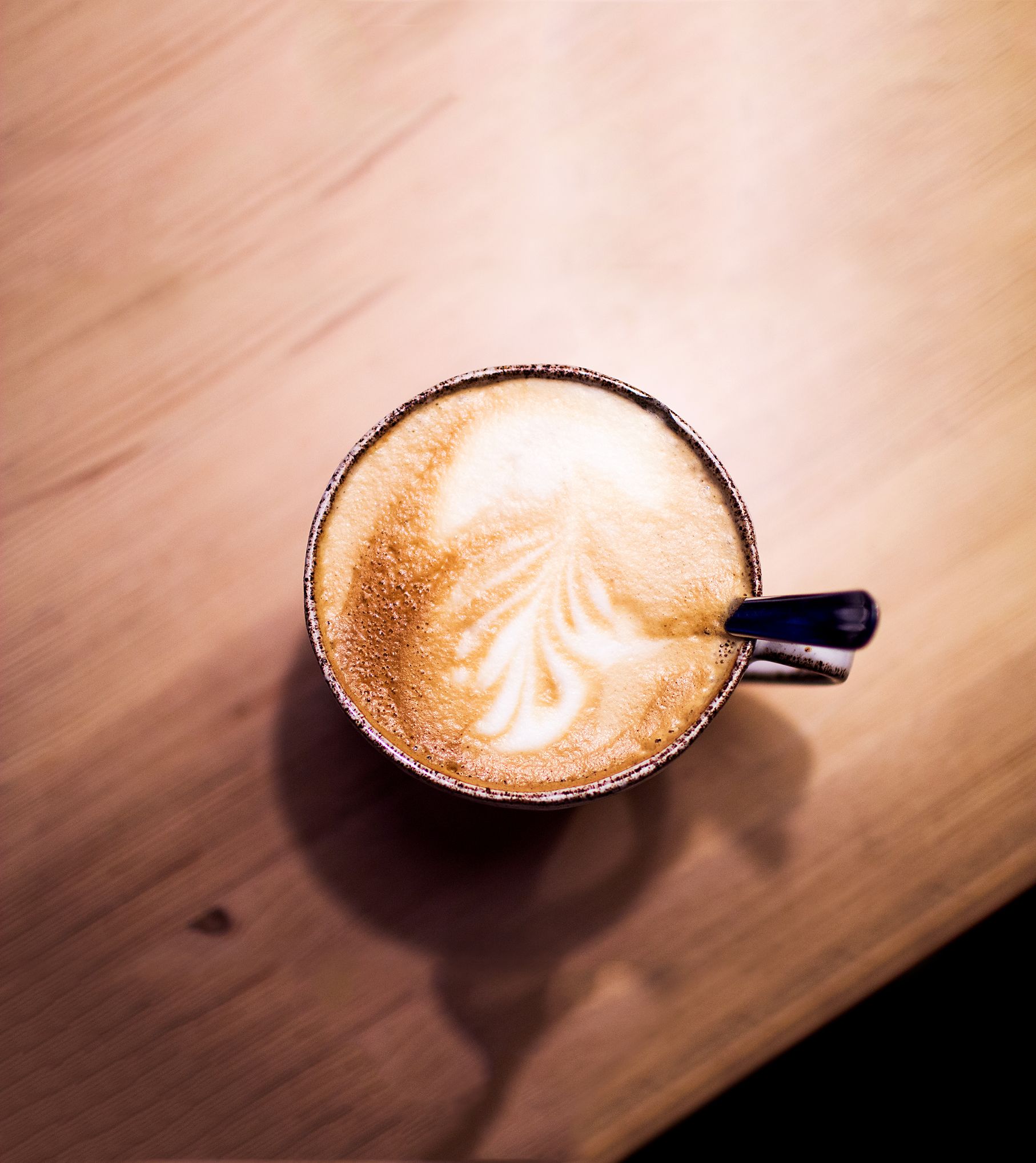 ”Kahvi maistuu parhaalta maalla, omalla terassillamme. Hyvä maku syntyy puhtaista raaka-aineista ja onnellisuuden tunteesta.”