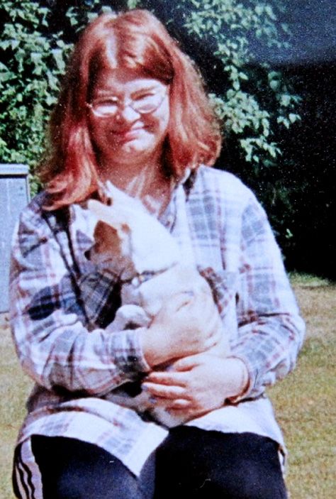 ”Isä halusi kuvan minusta ja Tepi-koirastani, kun olin isällä käymässä keväällä 1998. Suhteeni isään on aina ollut hyvä.”