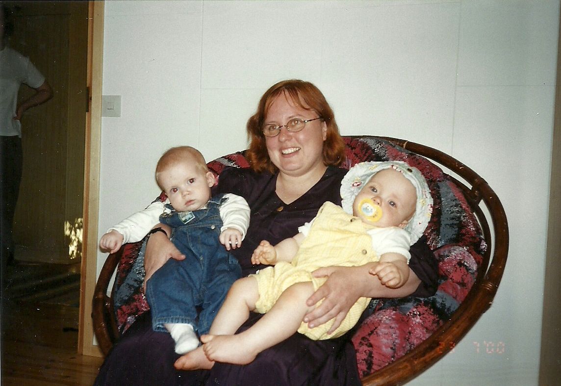 Sisarusteni ensimmäiset lapset Nella ja Altti ovat jo teini-ikäisiä.