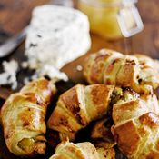 Tee voitaikina itse ja saat juustosarvista vieläkin herkullisempia.