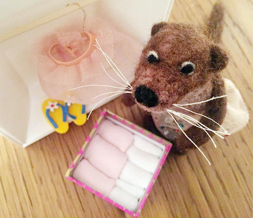 Kalenterissa seikkailee myös Saukko. Se ajattelee, ettei joulu tule, ennen kuin kaapit on maritettu.