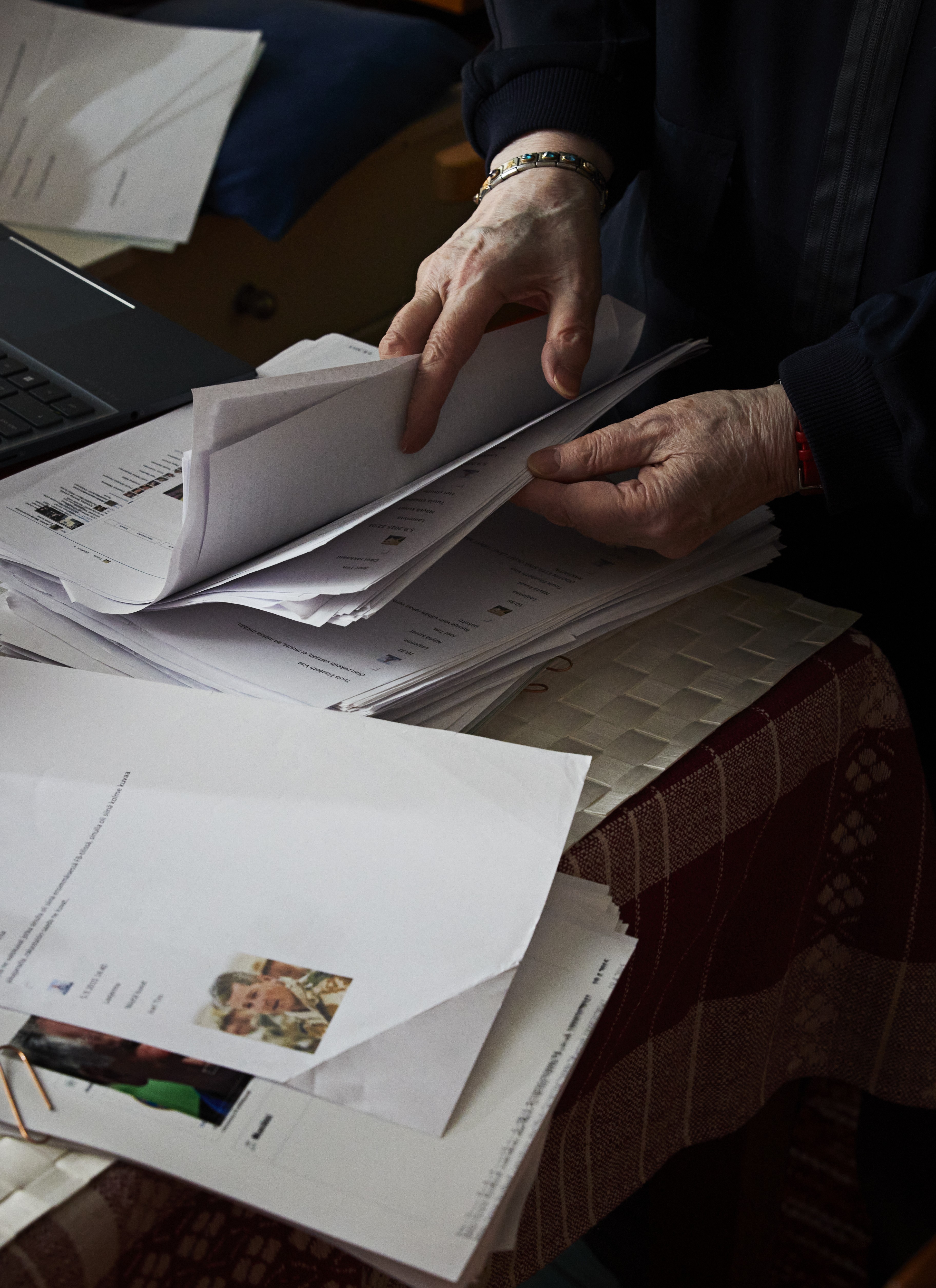 Tuula Visa on itsekin kirjoitellut huijareiden kanssa, jotta näkisi, miten tyypillinen huijaus etenee. Yhdelle huijarille Tuula kirjoitti, että hän ei keskustele verkossa perheestään eikä rahasta. "Viestittely loppui siihen."