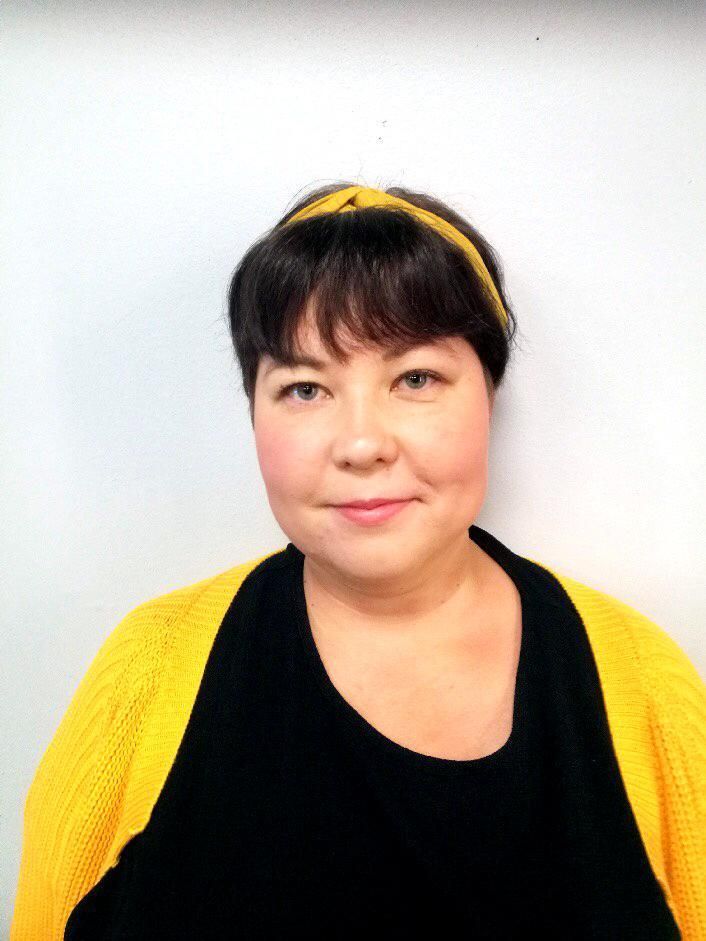 Aiemmin Katin hiukset olivat tummemmat ja malliin kuului vahva otsatukka.