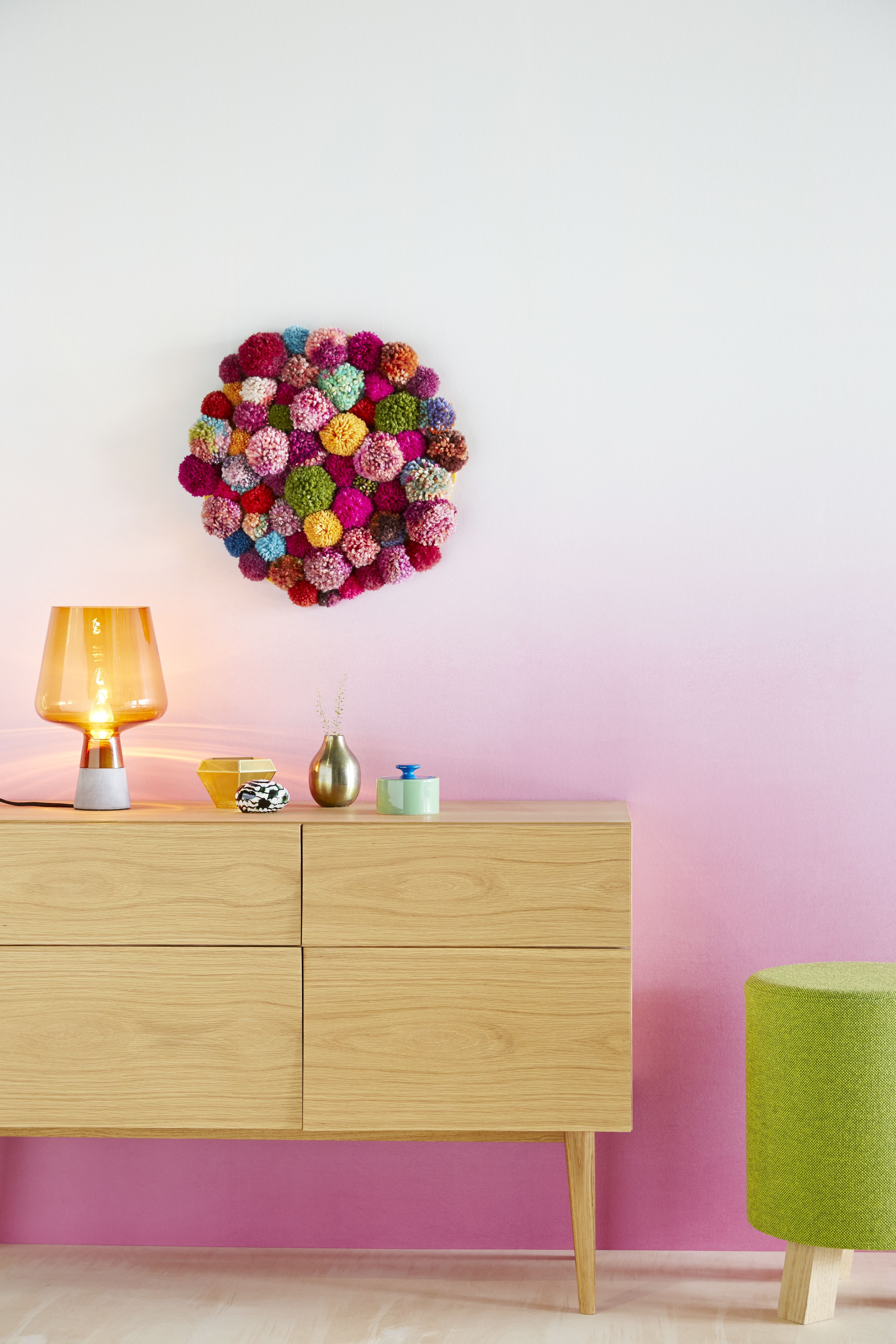 Kuvan ryijyssä on 57 pompulaa.