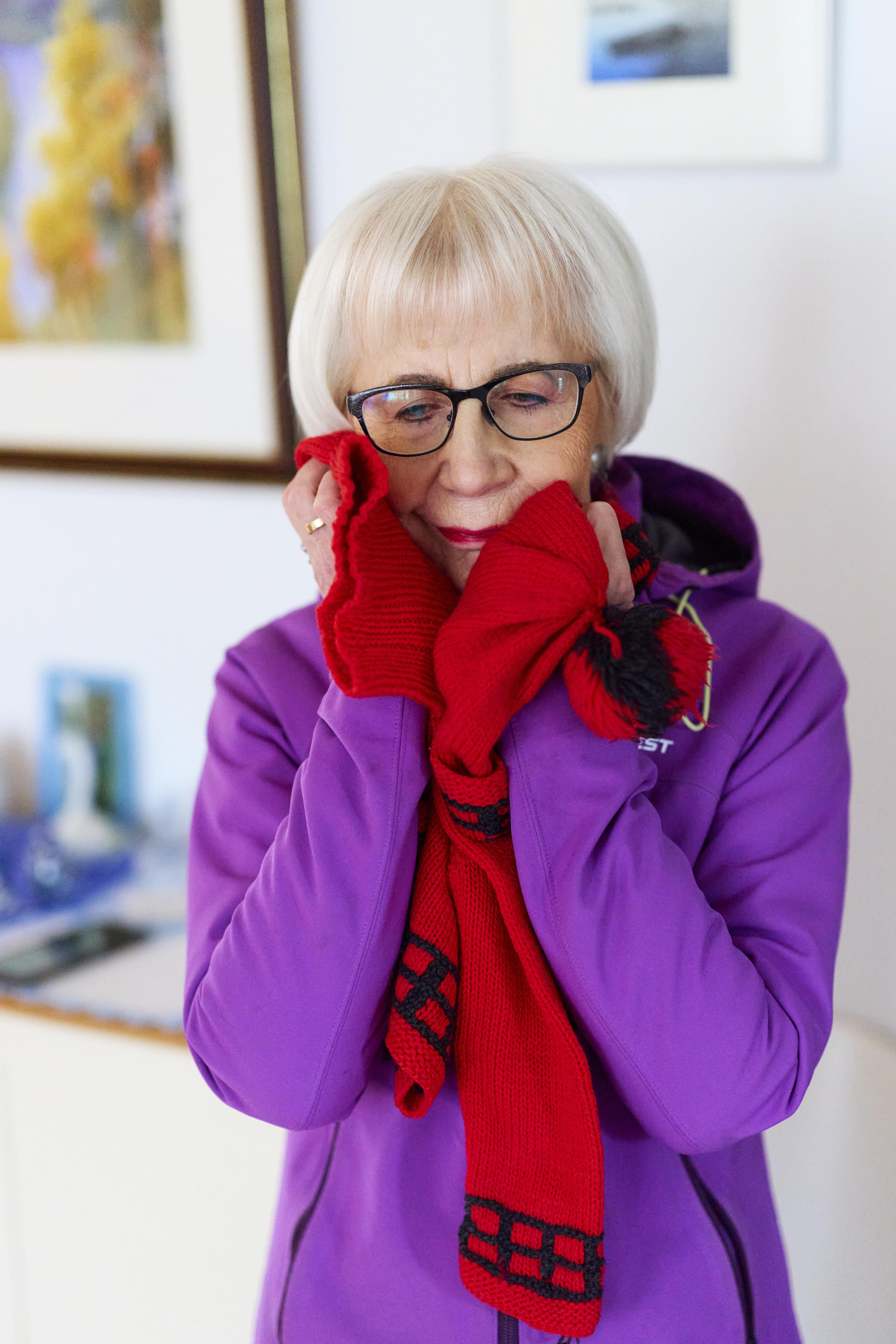 ”Muistot kulkevat mukanamme aina”, Ritva miettii. Hän uskoo, että kohtaa kuolleet rakkaansa tuonpuoleisessa jossakin muodossa. 