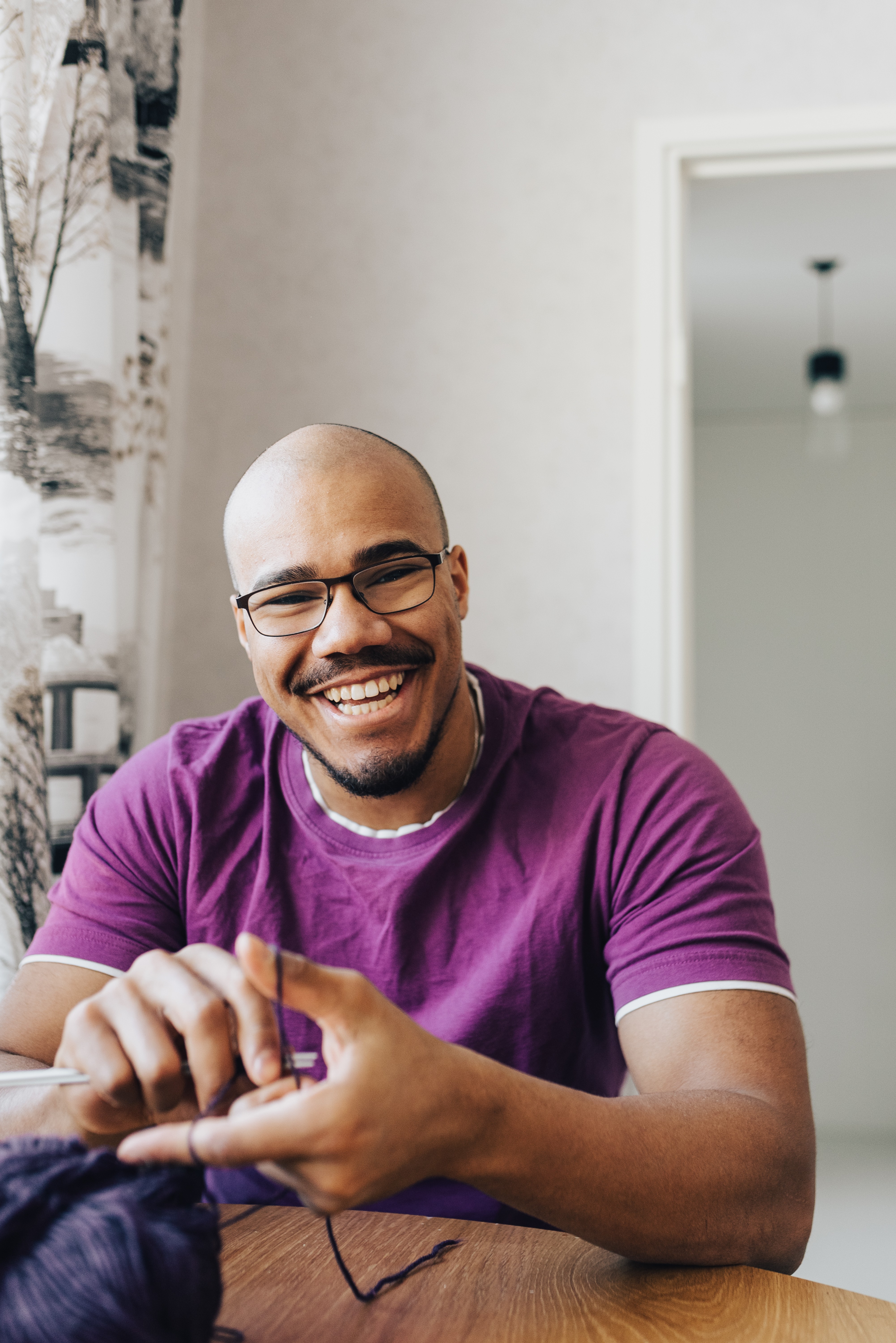 ”Jossain vaiheessa oli tylsää, joten päätin opetella neulomaan. Nyt osaan.”