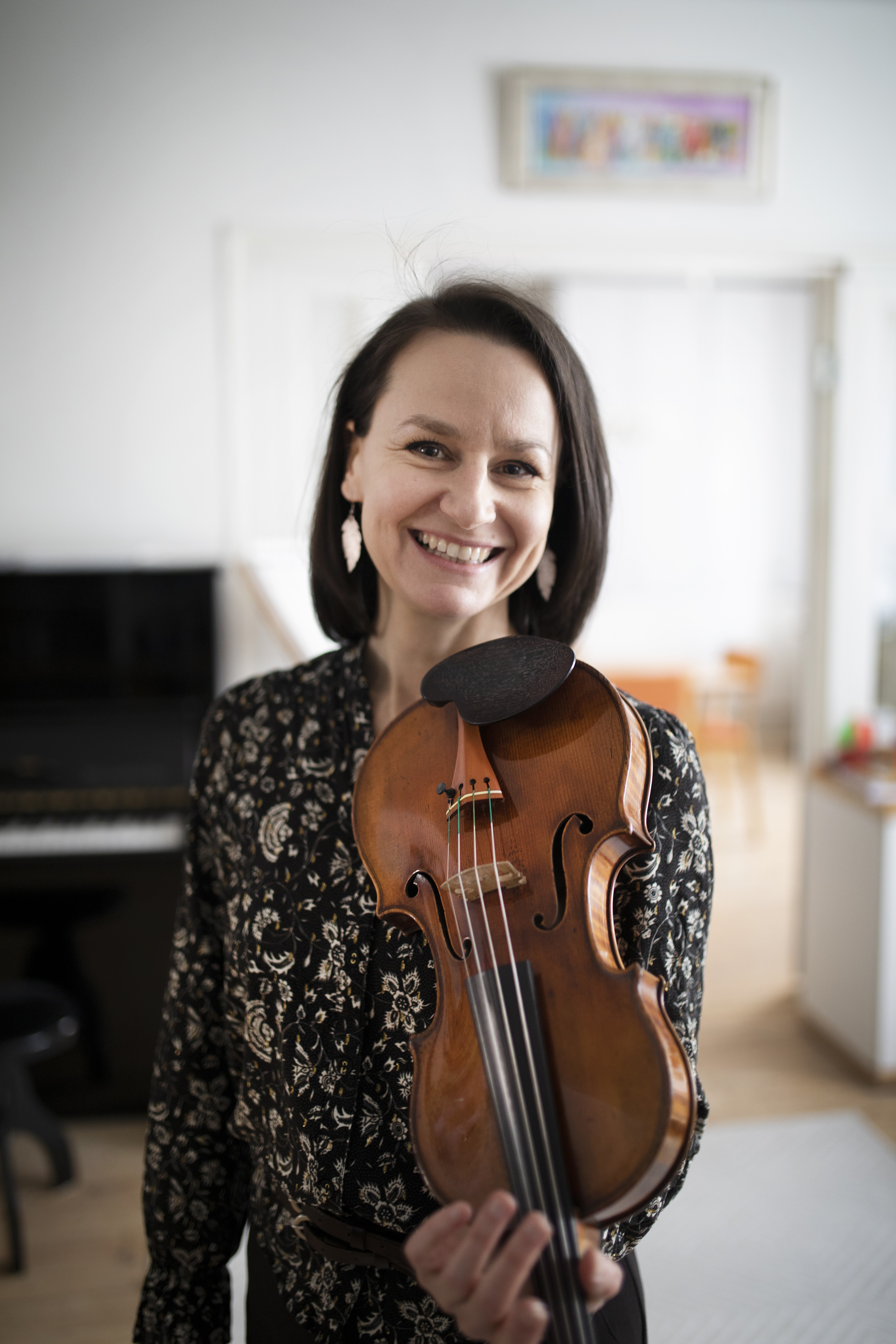 ”On tärkeää päättää, mitä tekee, ja myös, mitä ei tee. Molemmat ovat valintoja.” Viulisti Reka Szilvay toipuu uupumuksesta, KK8/2022