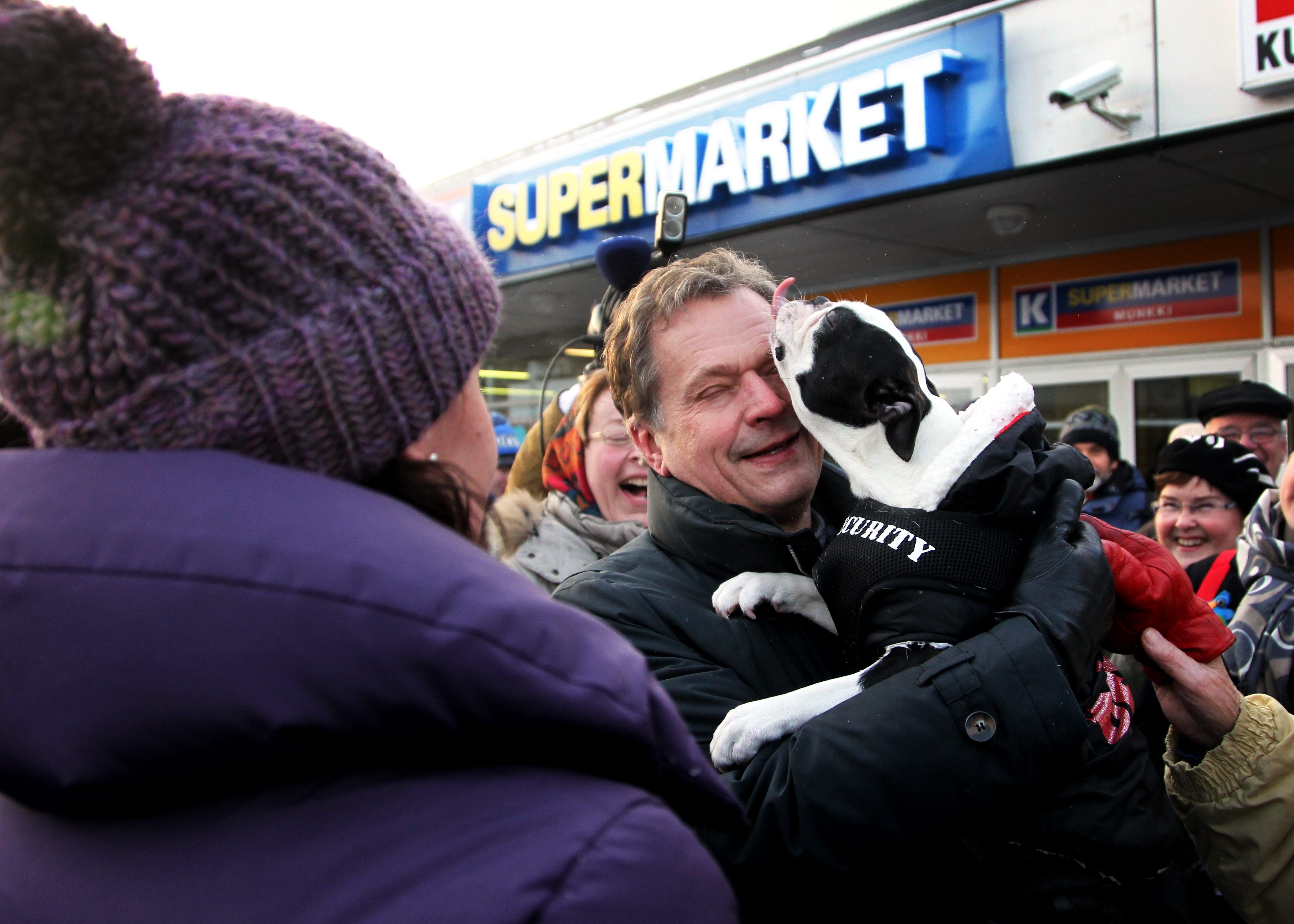 "Oikea pusukone", on Sauli Niinistö luonnehtinut Lennu-koiraansa. Kuva: Heikki Kotilainen / HS.