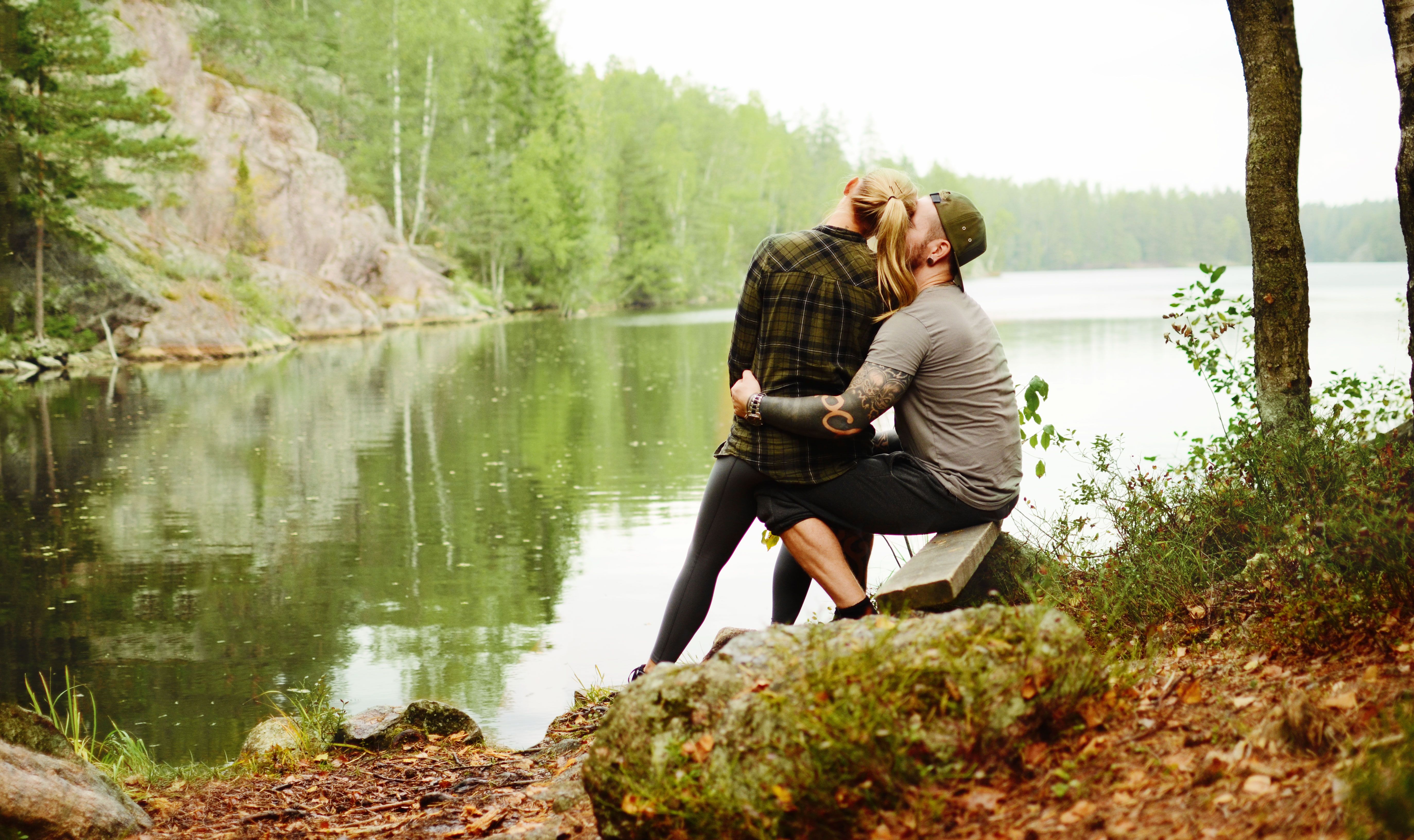 Jos Anna ja Sebastian lähtevät luontoretkelle, he virittävät kameran, ottavat kuvan ja kertovat reissustaan myöhemmin netissä.