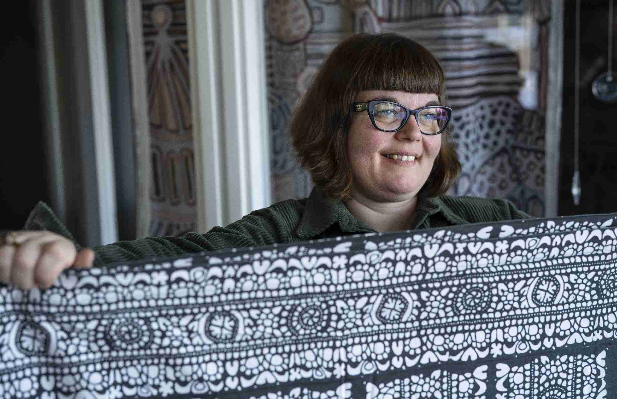 Kokoelman helmi ovat Armi Ratian käytössä olleet Dombra-kuosiset lakanat.