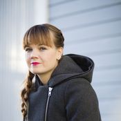 Rebekka Naatus kasvoi lestadiolaisessa kodissa. Nyt hän on naimisissa sarjakuvataiteilija Ville Rannan kanssa.