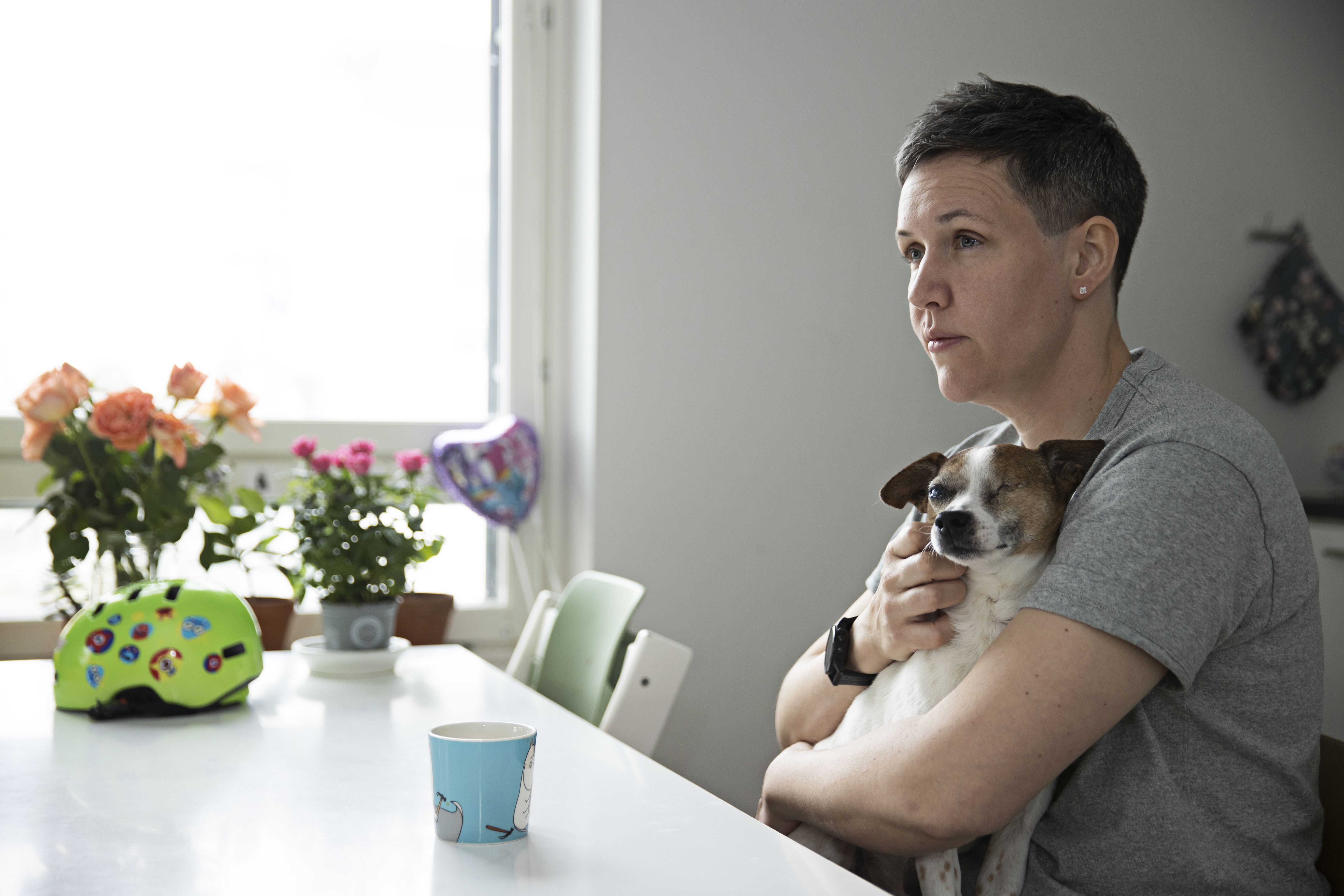 Julian toivoisi, että myös transihmiset voisivat turvallisesti saada ammattilaisilta apua silloin, kun vanhemmuudessa askarruttaa jokin. ”Yksin ei tarvitse pärjätä.”