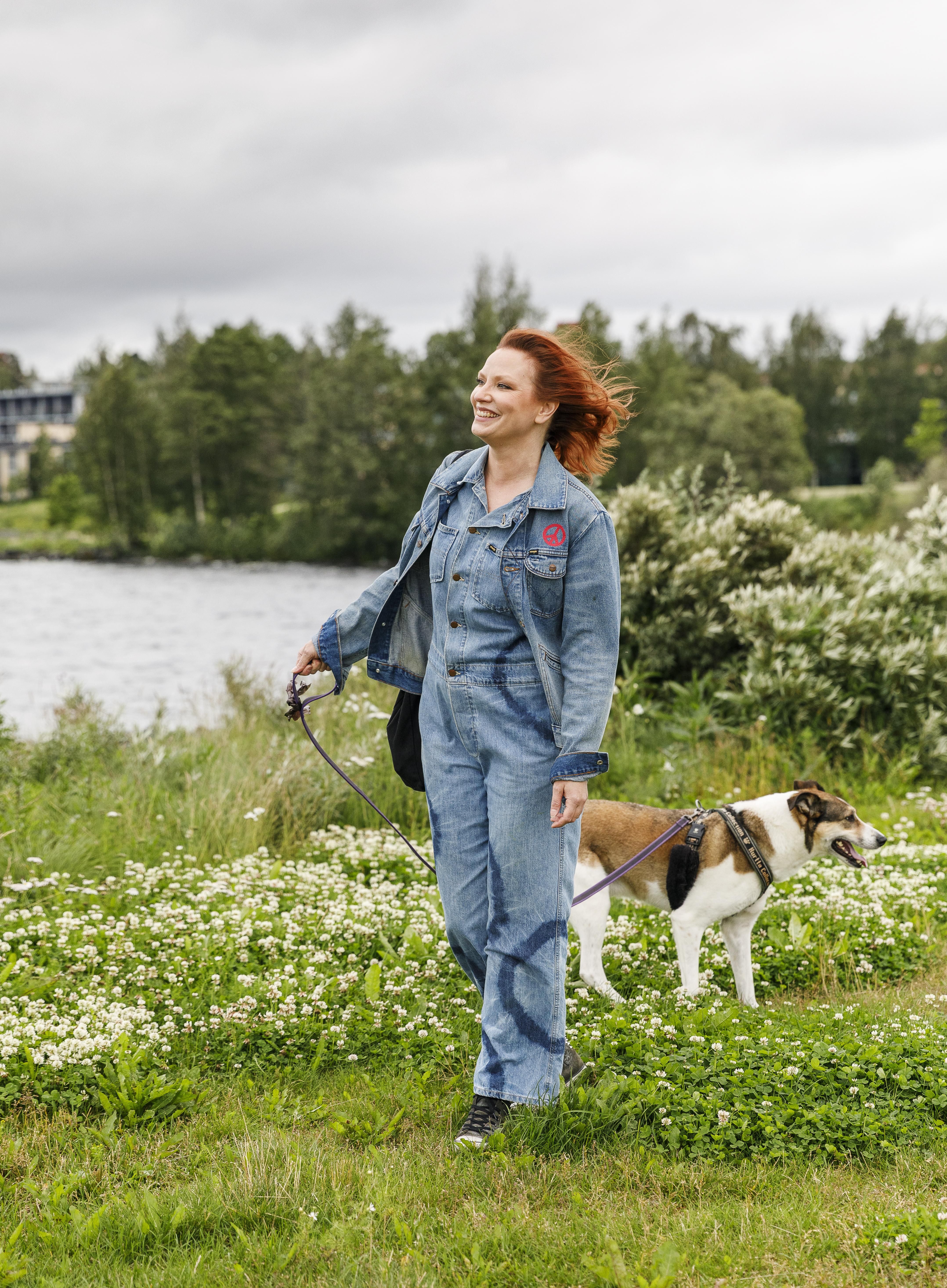 Lauran perheeseen kuuluu rescue-koira Viljami, joka saapui Romaniasta viitisen vuotta sitten.