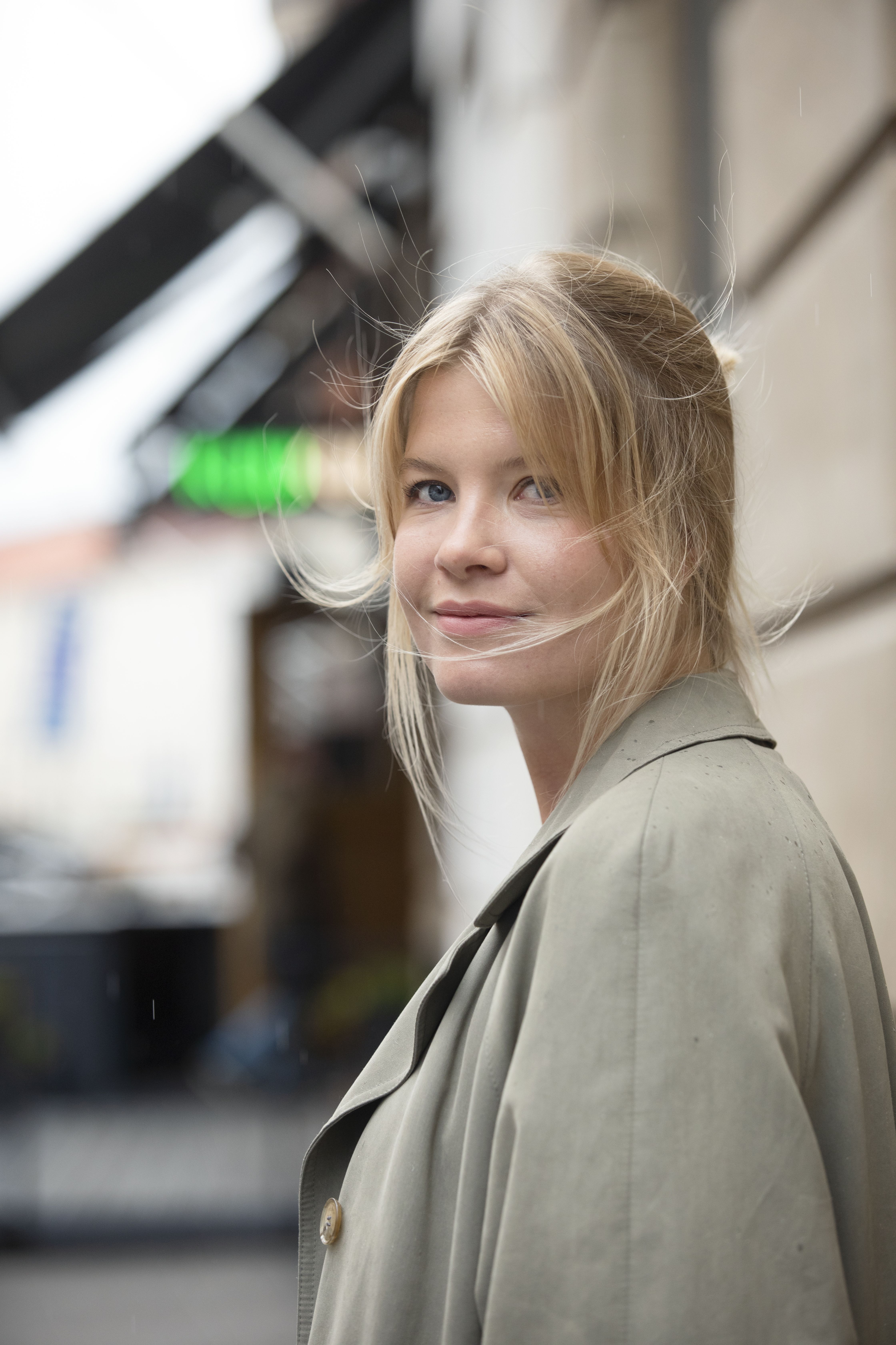 ”Kaikilta jää kesken asioita. Kukaan ei voi lähteä valmiista elämästä. Kun sen ymmärtää, elämä on onnellisempaa.” Annika Sipilä, keväällä kuolleen dekkarikirjailija Jarkko Sipilän tytär, KK20/2022