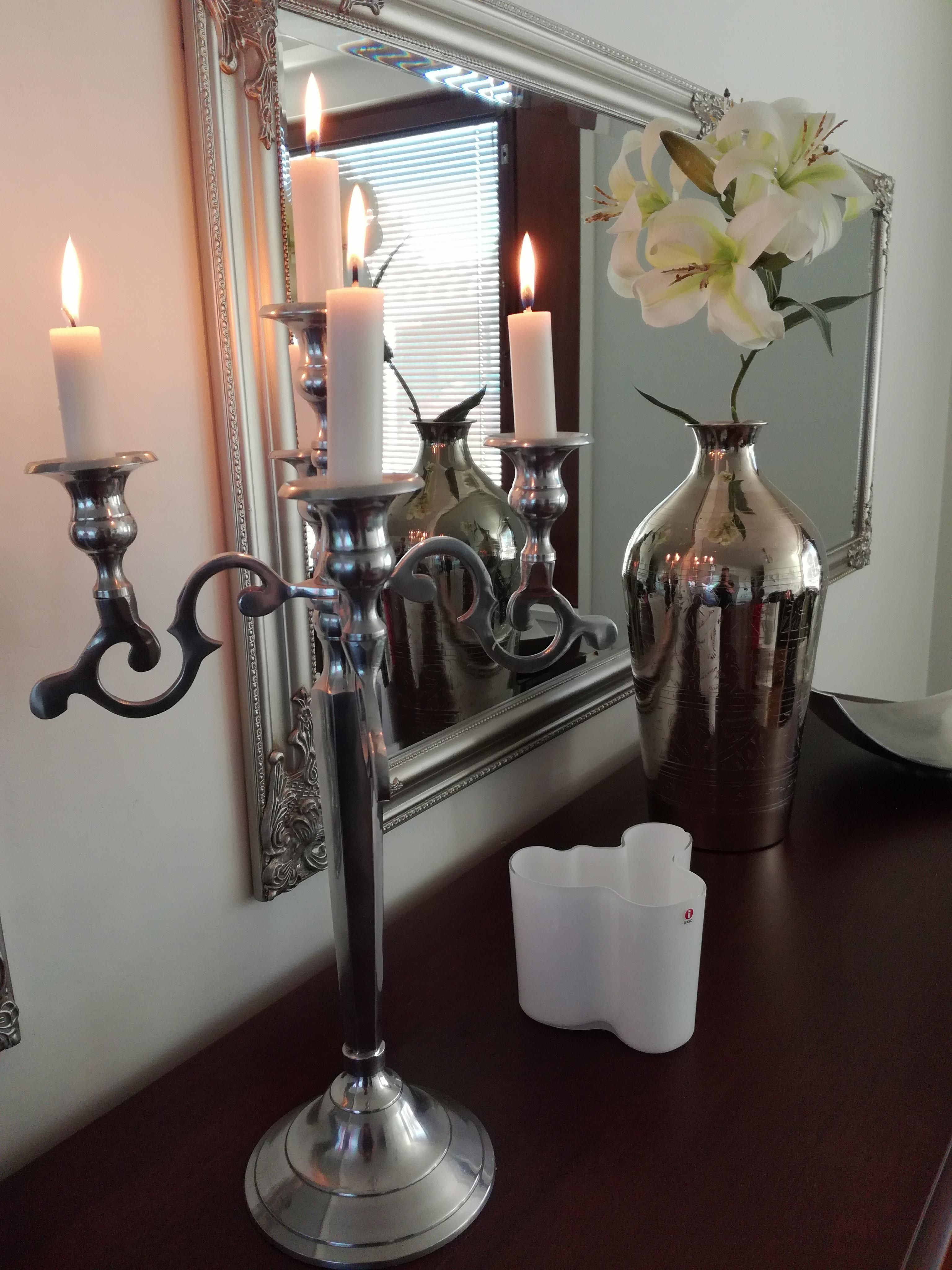 Neljähenkisen perheen koti pysyy nyt siistinä. ”Mutta ei tämä koti ihan steriili ole”, Kirsi naurahtaa.