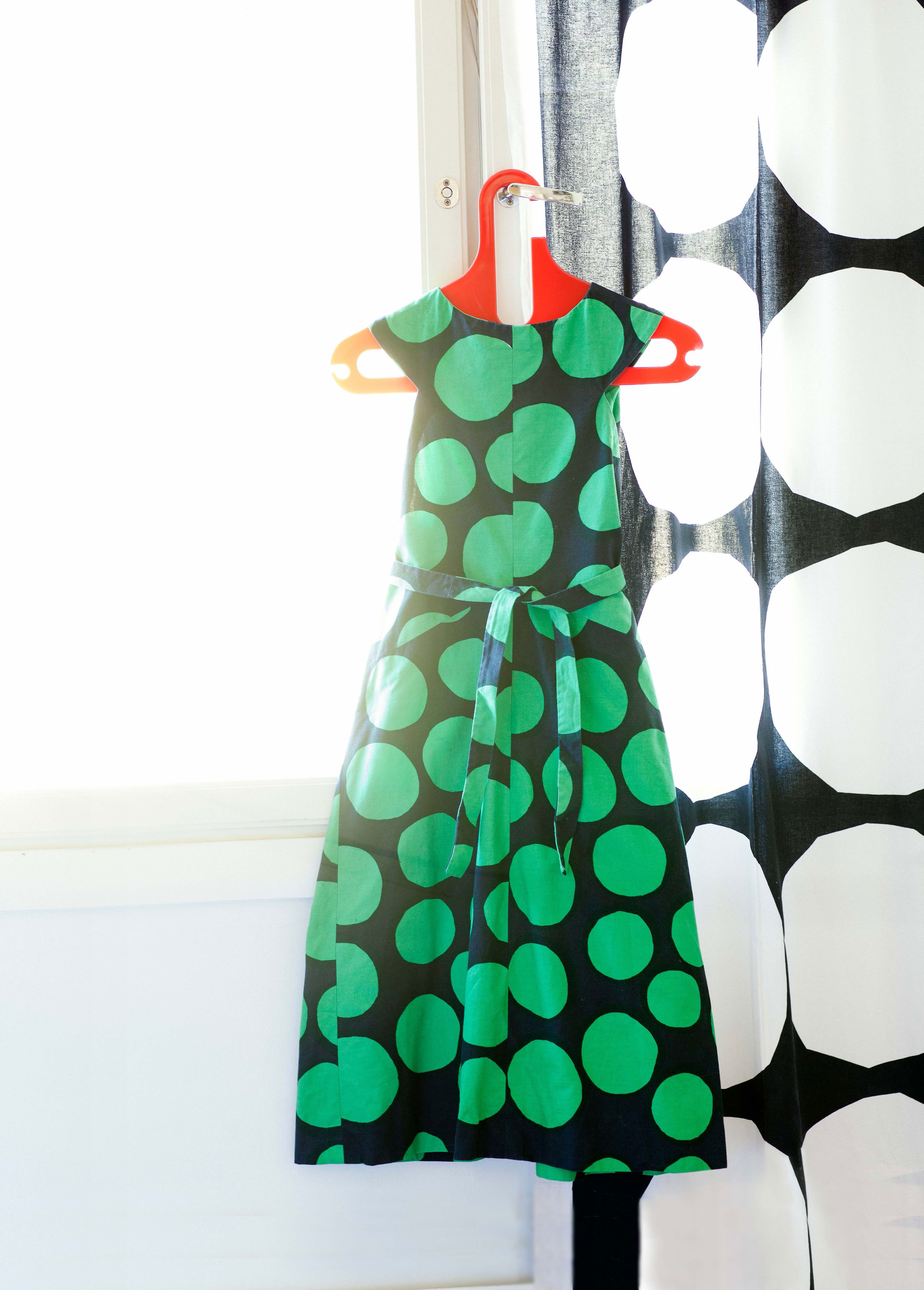 Ensimmäisen Marimekkoni, 1960-luvun pallomekon ostin kahdeksalla eurolla Kierrätyskeskuksesta.