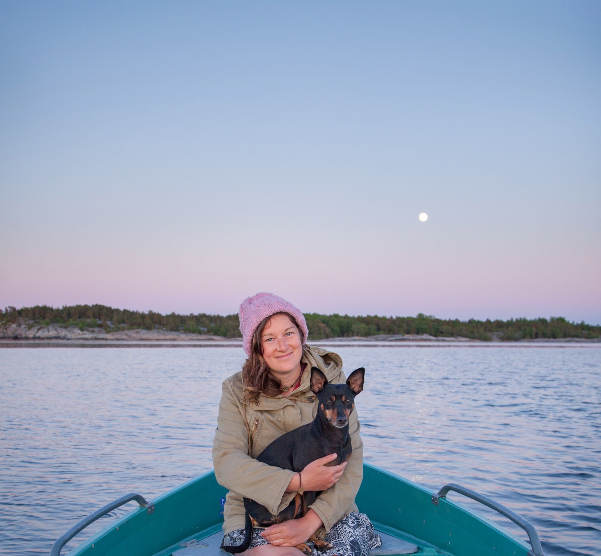 ”Minulle on ihan normaalia olla viikkoja yksin koirieni kanssa kaipaamatta sen kummemmin sosiaalisia kontakteja”, Minna sanoo.