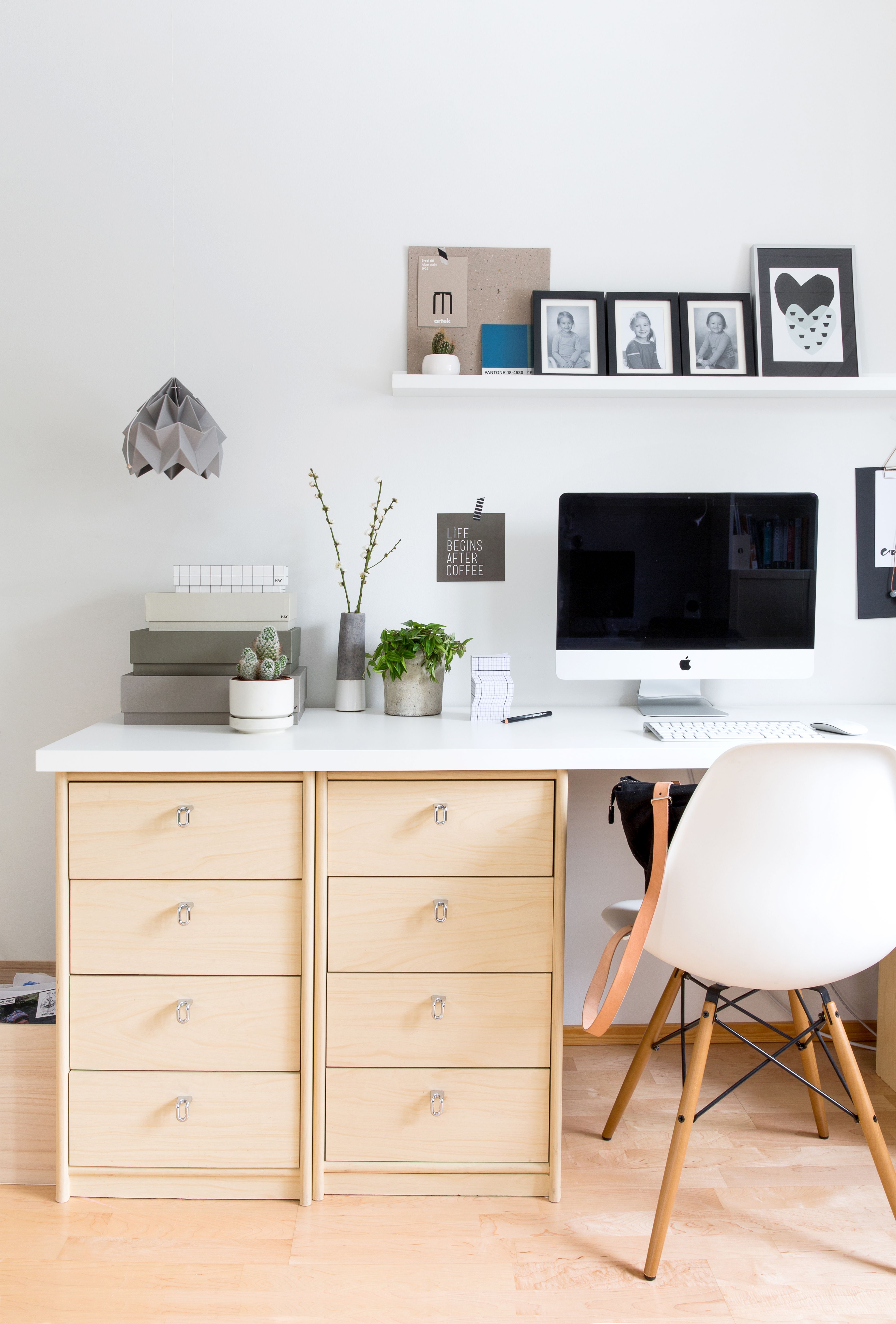 Työhuoneen laatikostot kuuluivat alun perin Marian isoisälle, joka säilytti niissä postimerkkikokoelmaansa.