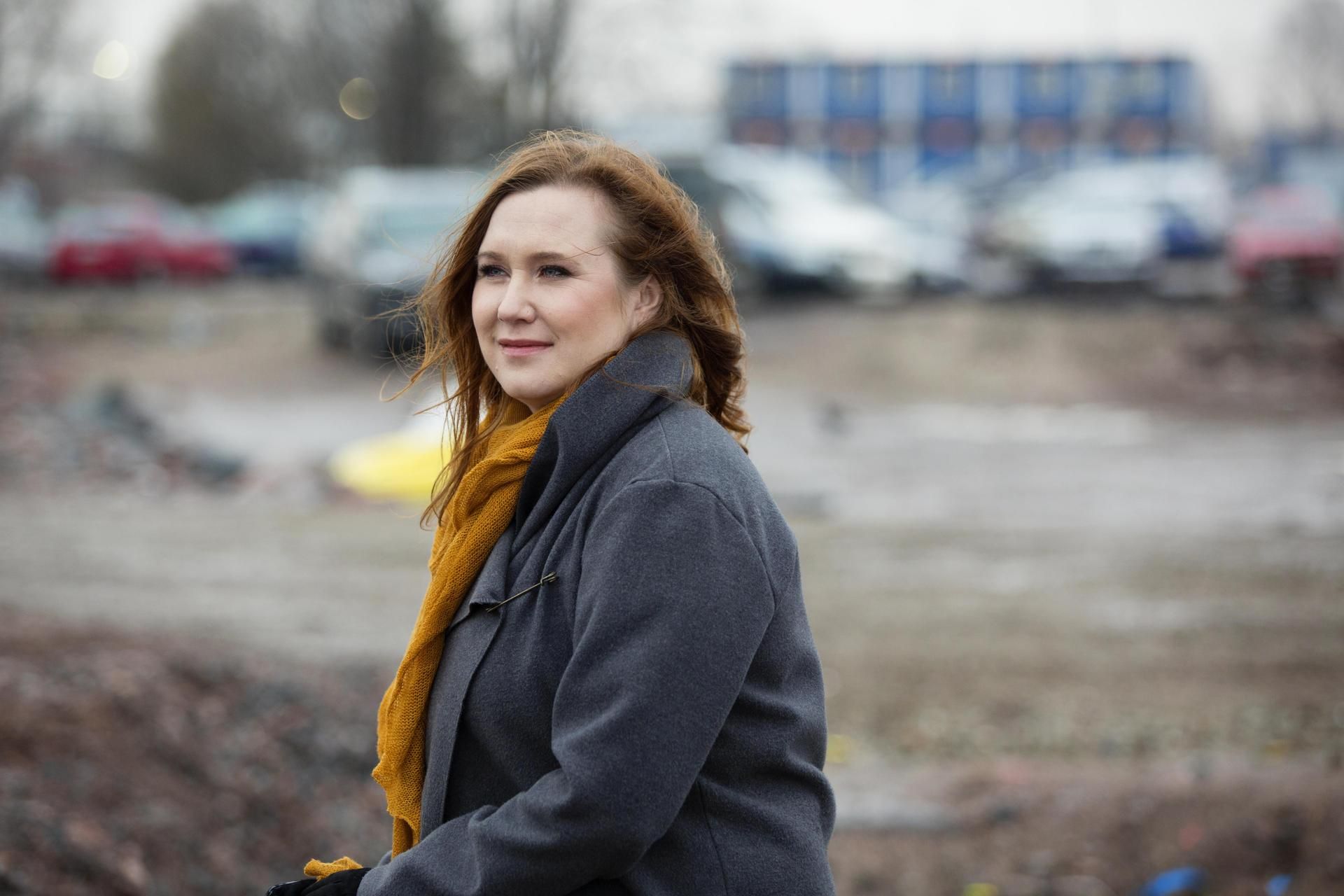 Jos poika on pullea, lyhyt ja hauska, hän saa mallivaimon. Tytölle hauskuudesta ei ole samanlaista hyötyä.