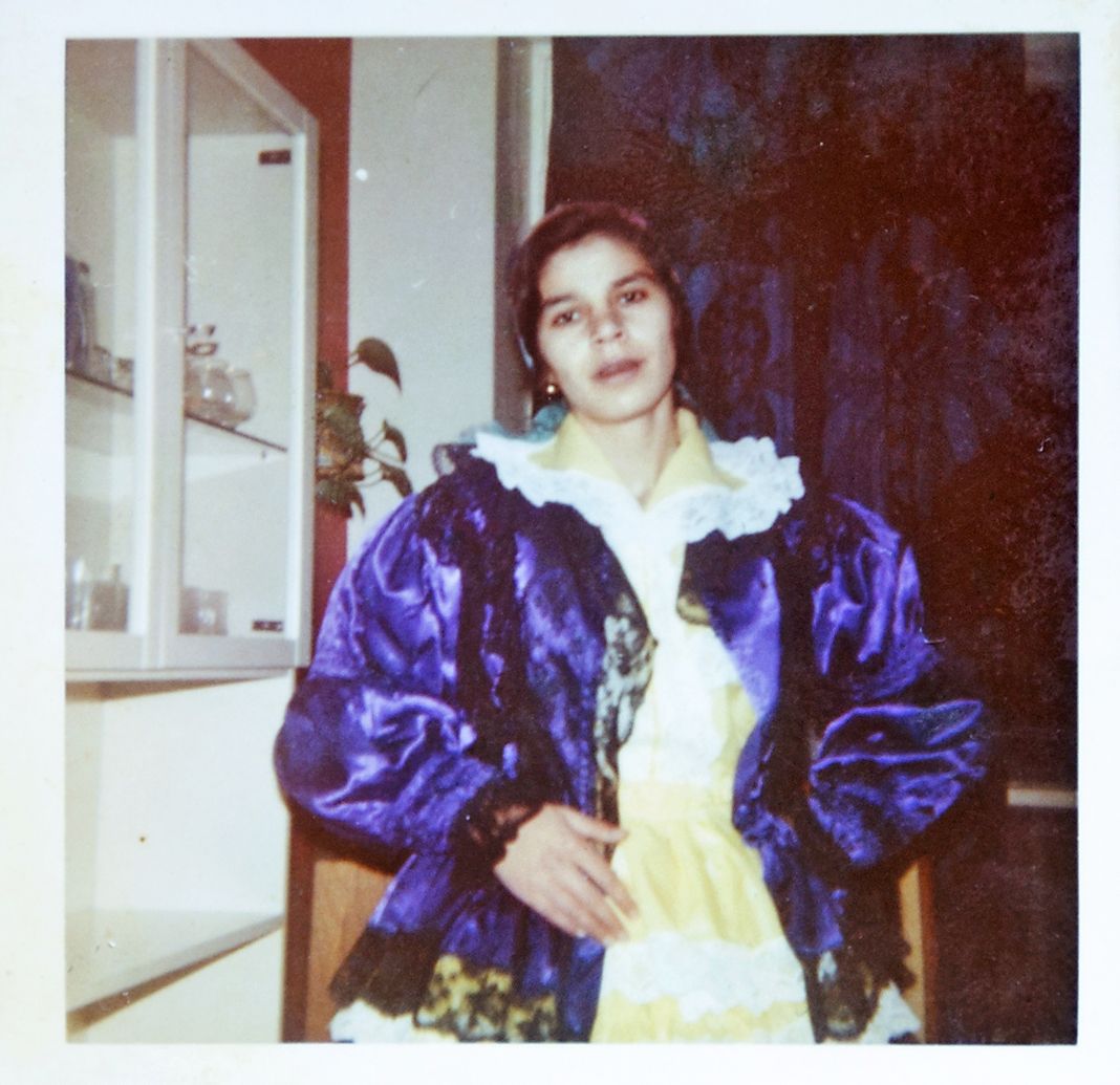 Kuva on otettu, kun olin 18-vuotias ja minulla oli ensimmäistä kertaa romaniasu päälläni.