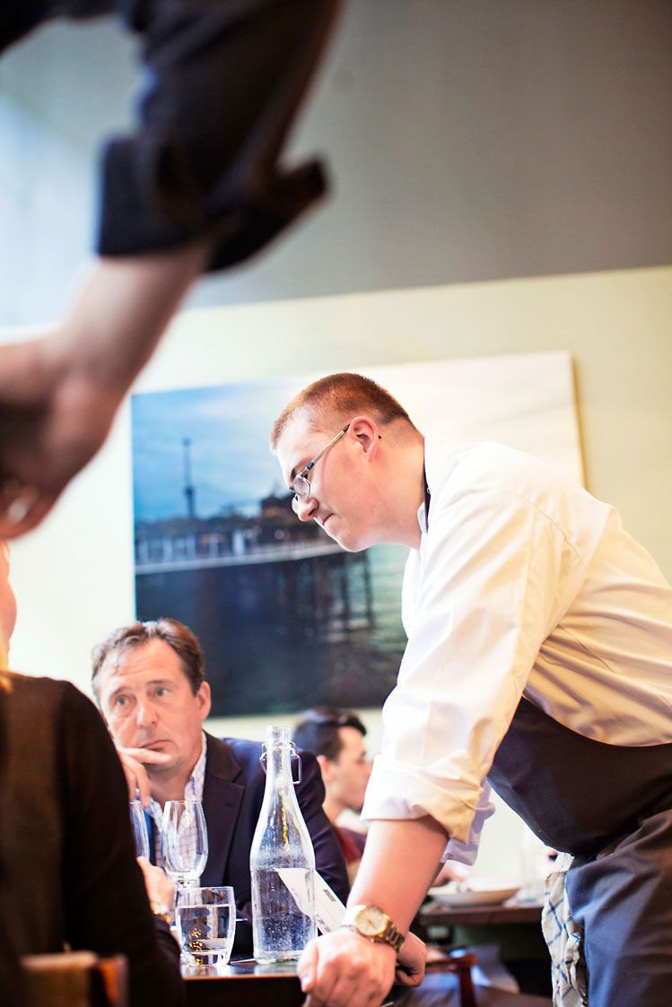 "Maistuiko ruoka?"&nbsp;Janne Uskelin varmistaa. Pasi Papunen kiittää: todella hyvin.