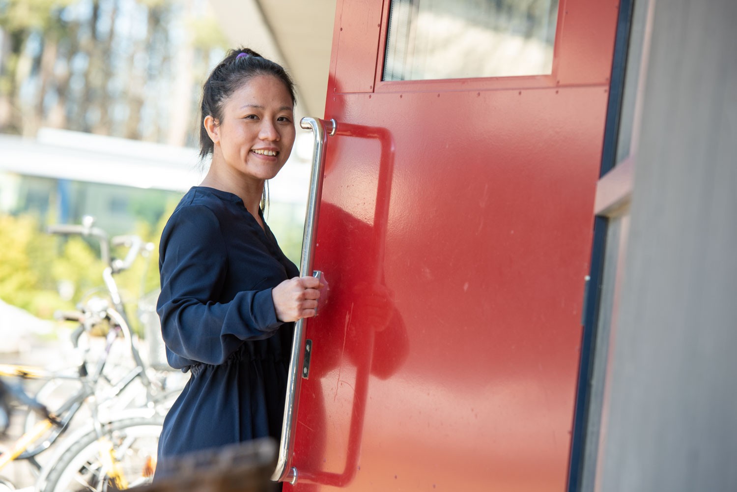 ”Ihmiset ovat ystävällisempiä, kun heidän kanssaan osaa puhua pidempään.” Thaimaasta muuttanut Kim Moring opiskelee suomen kieltä, KK9/2022